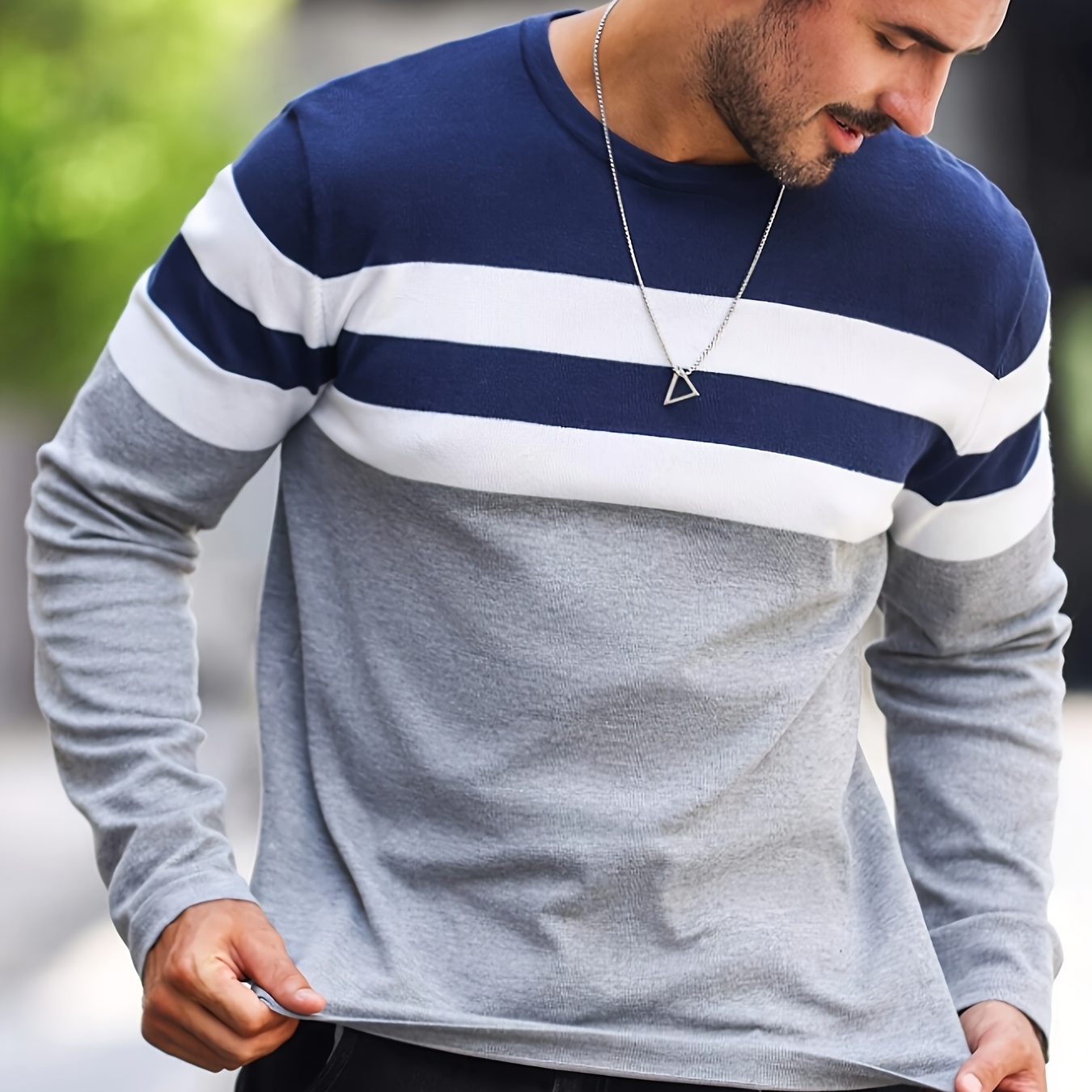 

Pull décontracté à col rond pour homme, pull à manches longues rayé, tissu tricoté % polyester, coupe H toutes avec une légère élasticité, détail en , longueur régulière - 235 g/m²