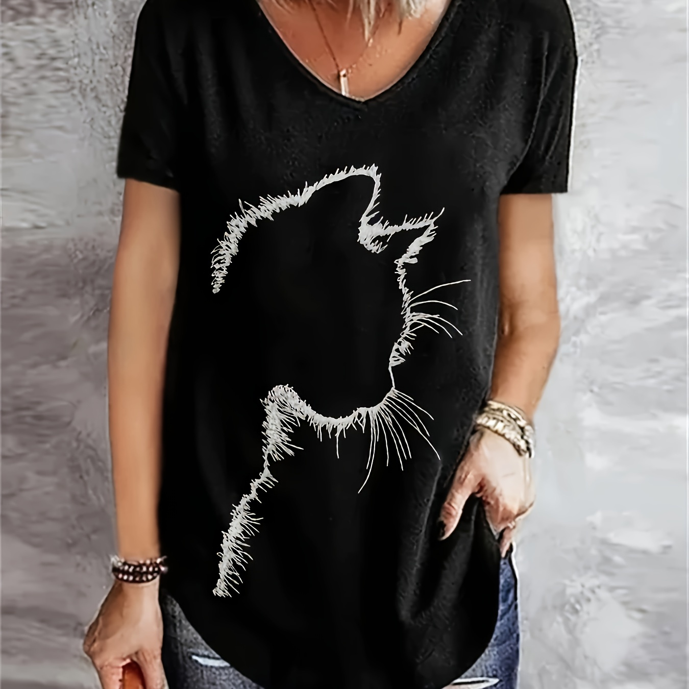 

Plus Size Casual T-shirt, Women's Plus Cat Print Short Sleeve V Neck Round Hem Tunic Top