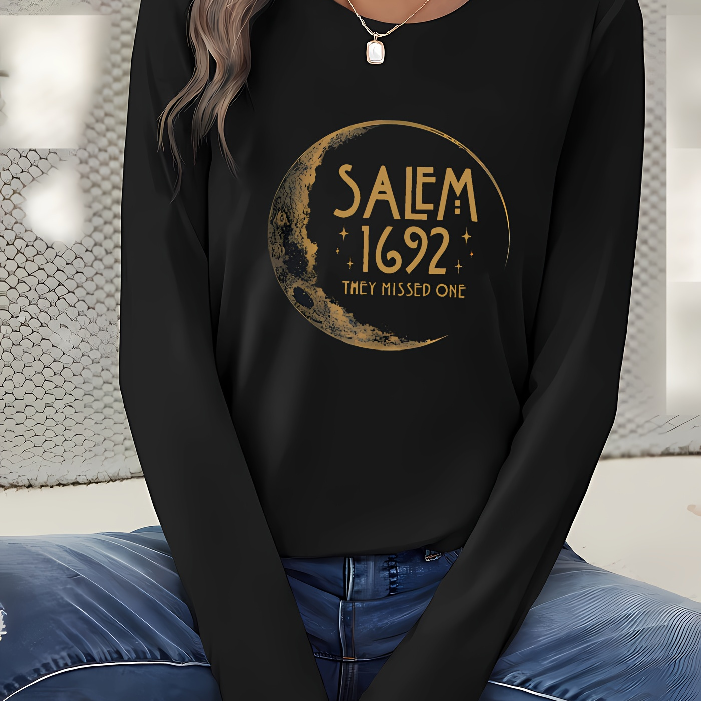 

There Is 1 Missing - 1692 Pattern Print T-shirt, Round Neck, Long Sleeve, Casual Sports Wear, Women's Clothing