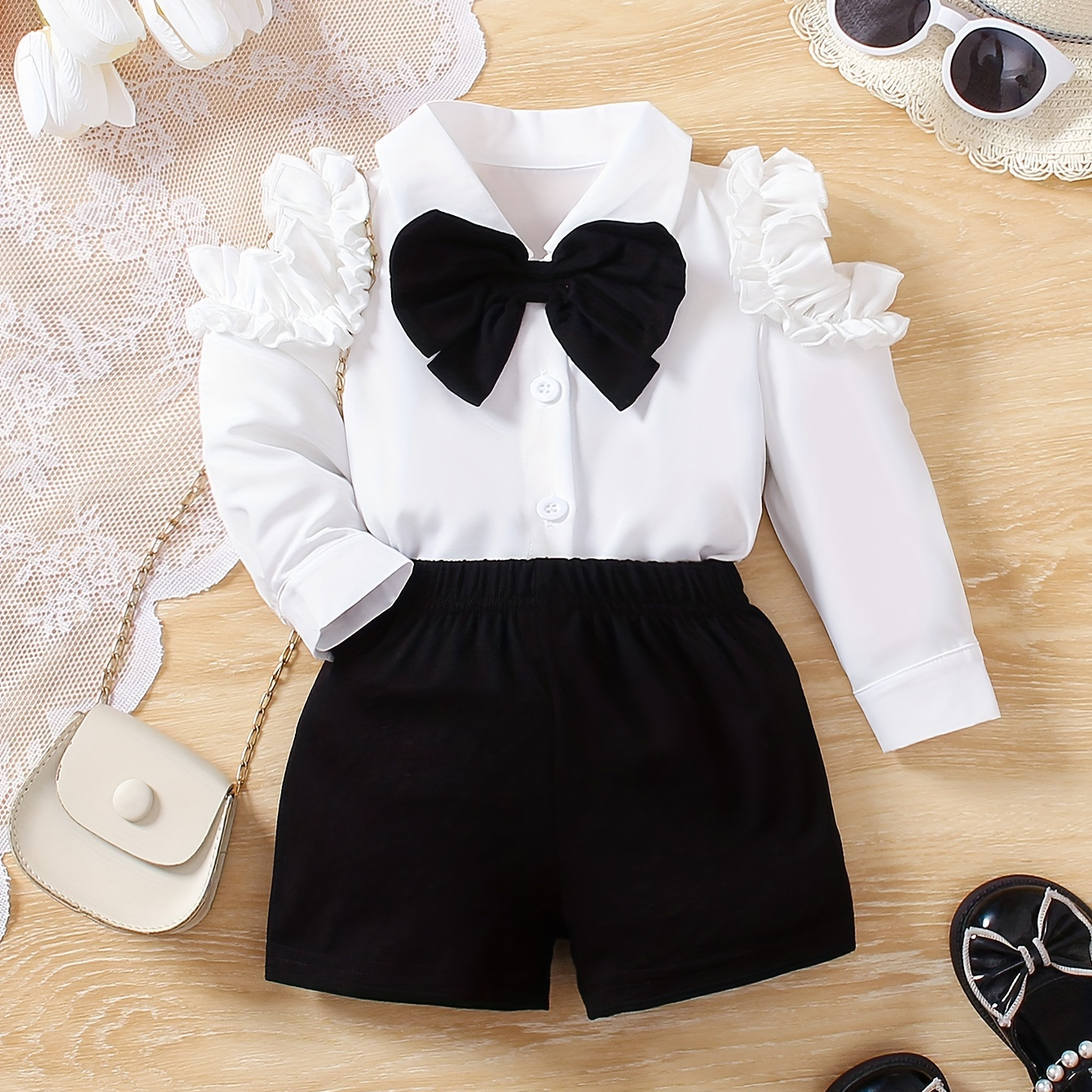 

Baby Girl's Preppy Style Long Sleeve Bow Tie Off Shoulder Shirt + Solid Color Shorts Two-piece Set (spring Summer Autumn)