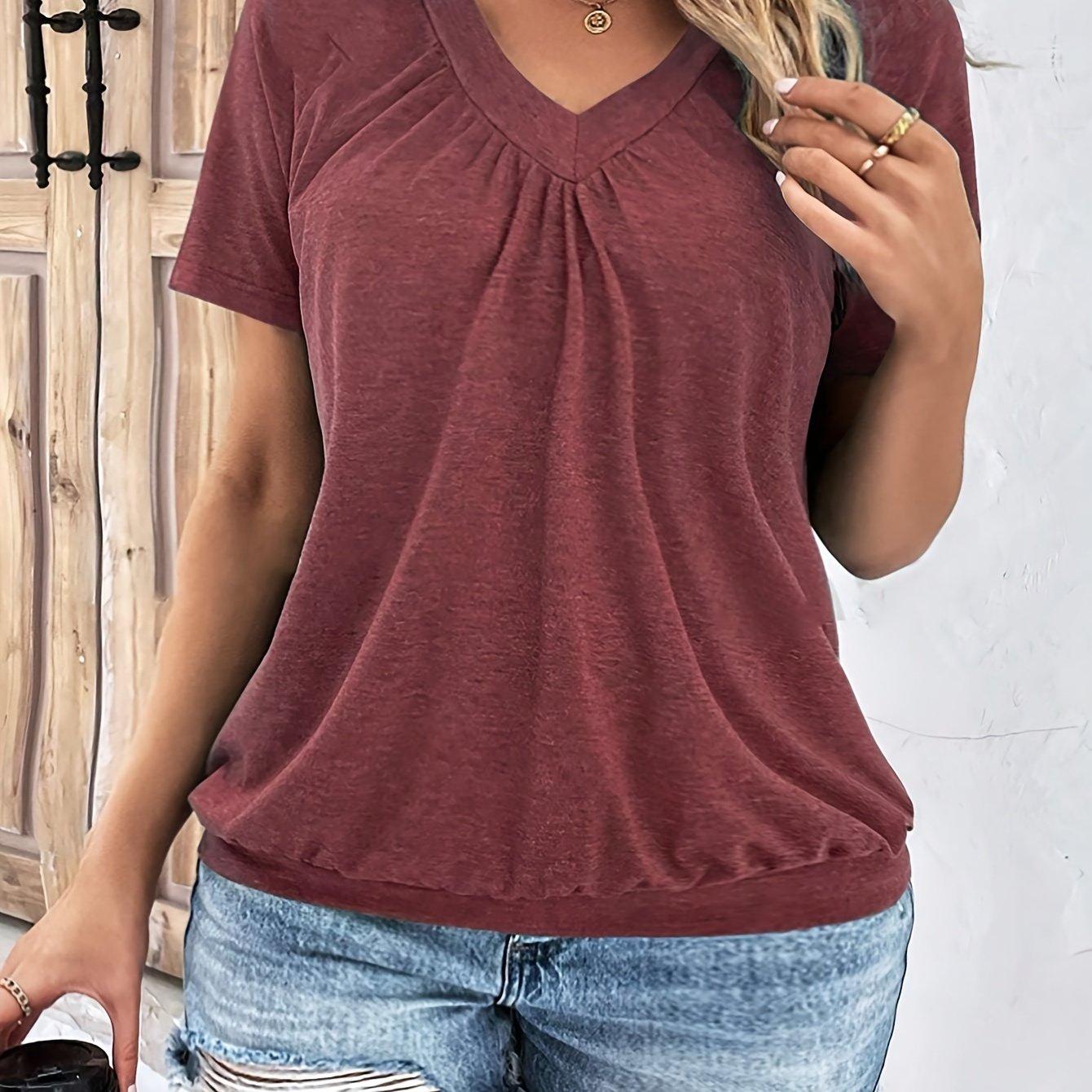 

Plus Size Solid Color Ruched T-shirt, Casual Short Sleeve V Neck Top For Spring & Summer, Women's Plus Size Clothing
