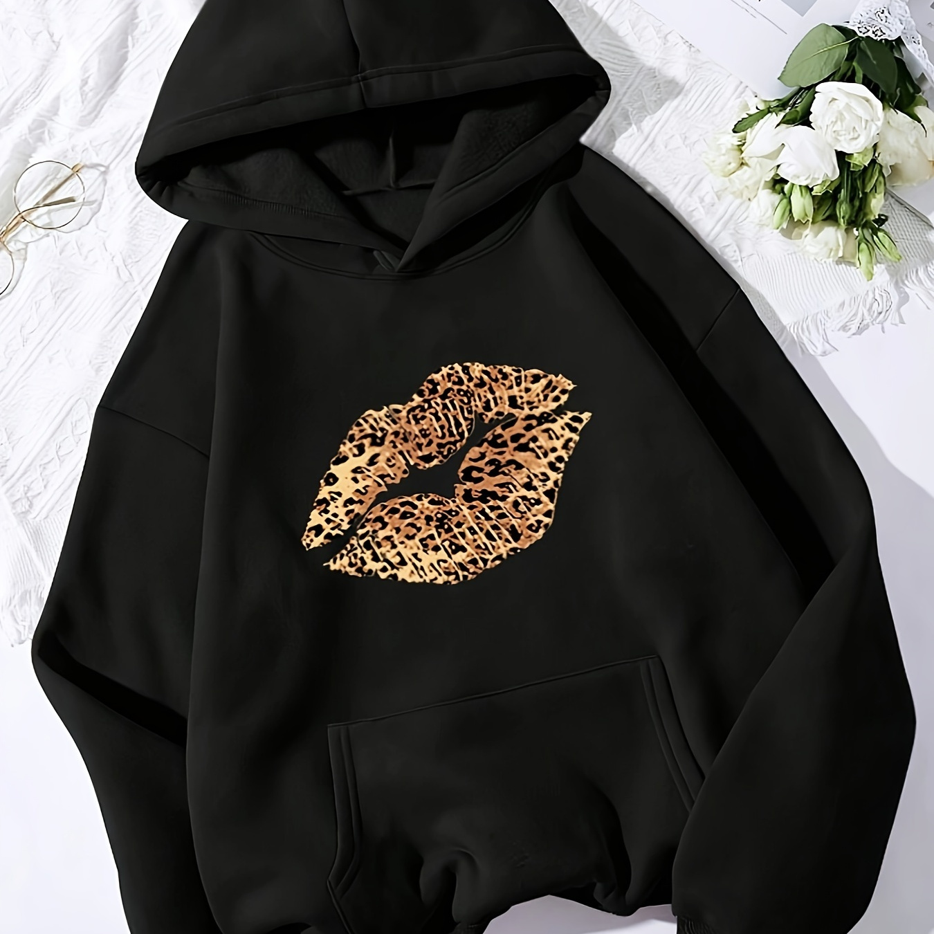 

Leopard Lips Print Kangaroo Pocket Hoodie, Casual Long Sleeve Pullover Sweatshirt For Fall & Winter, Women's Clothing