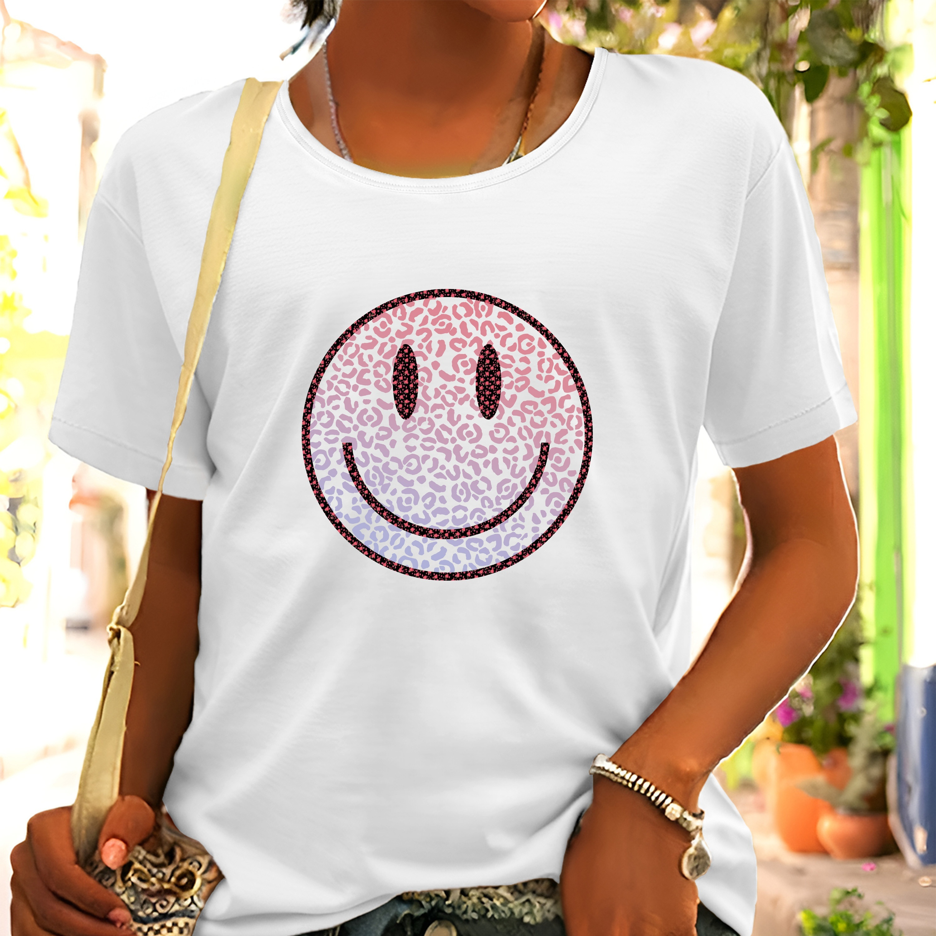 

Smiling Face Print T-shirt, Short Sleeve Crew Neck Casual Top For Summer & Spring, Women's Clothing