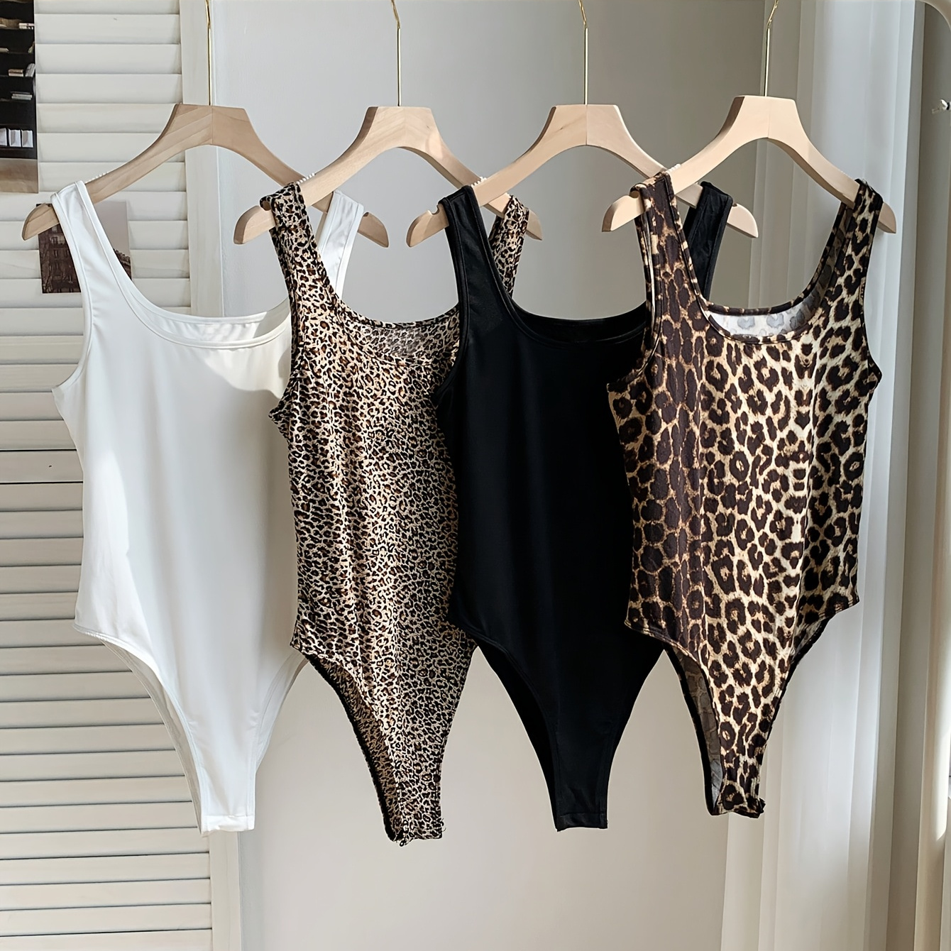 

4-pack Women's Leopard Print & Solid Bodysuits, Sexy Sleeveless Knit Polyester One-piece For Spring/summer/fall