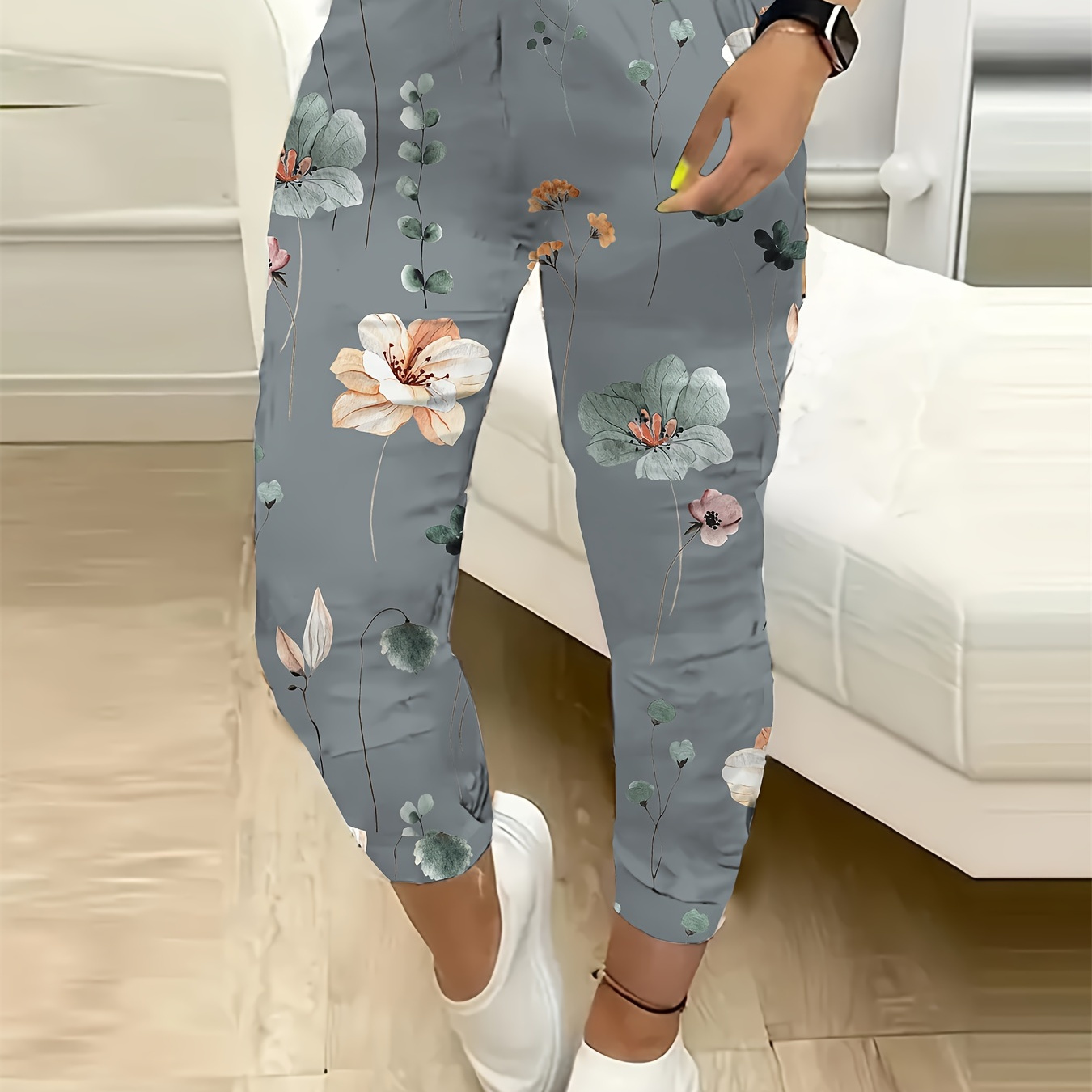 

Women's Floral Printed Cropped Pants, Polyester Knit Fabric, Regular Fit, With Waist, For Casual Weekend Wear, Capri Trousers