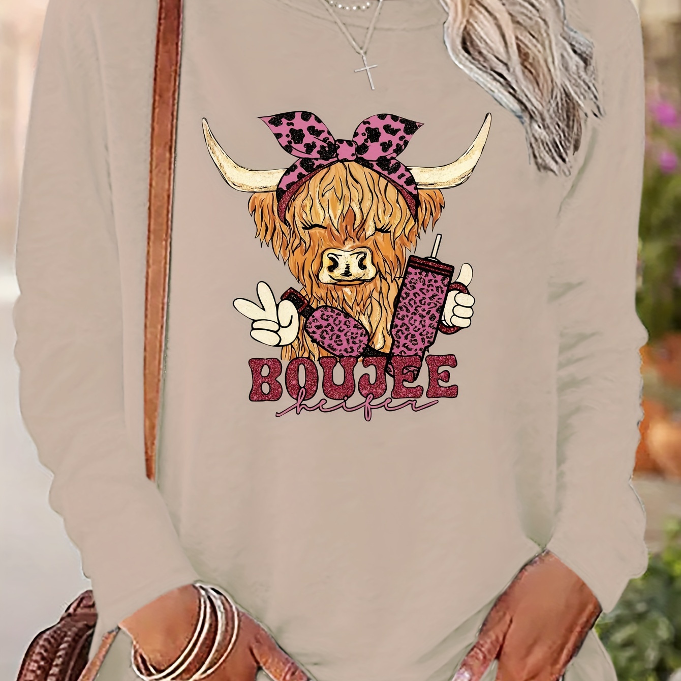 

Women's Casual Long Sleeve T-shirt With Highland Cow Applique, Polyester Knit Fabric, Crew Neck, Regular Fit - Animal Pattern Pullover Top For Fall