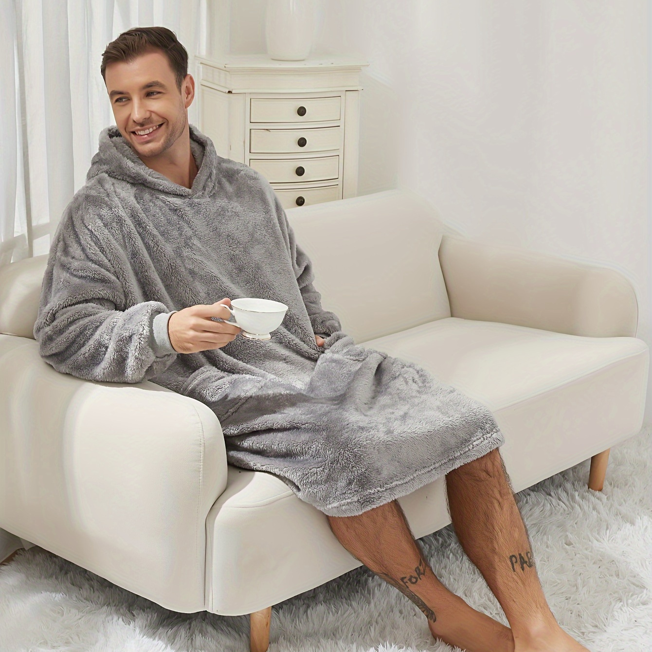 

Cozy Men's Hooded Fleece Robe With Dual Pockets - Long Sleeve, Wearable Blanket For Couples, Fall & Winter