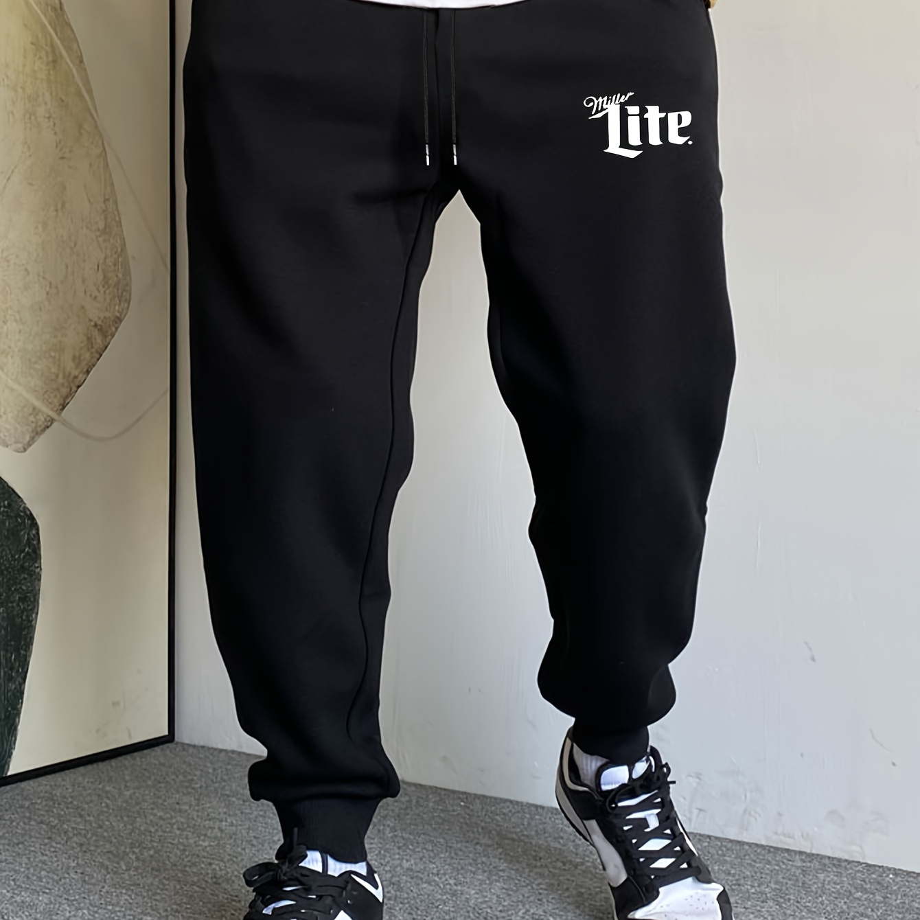 

Logo Design Print, Men's Comfortable Casual Sweatpants With Drawstring, Tapered Cuff Pants Design