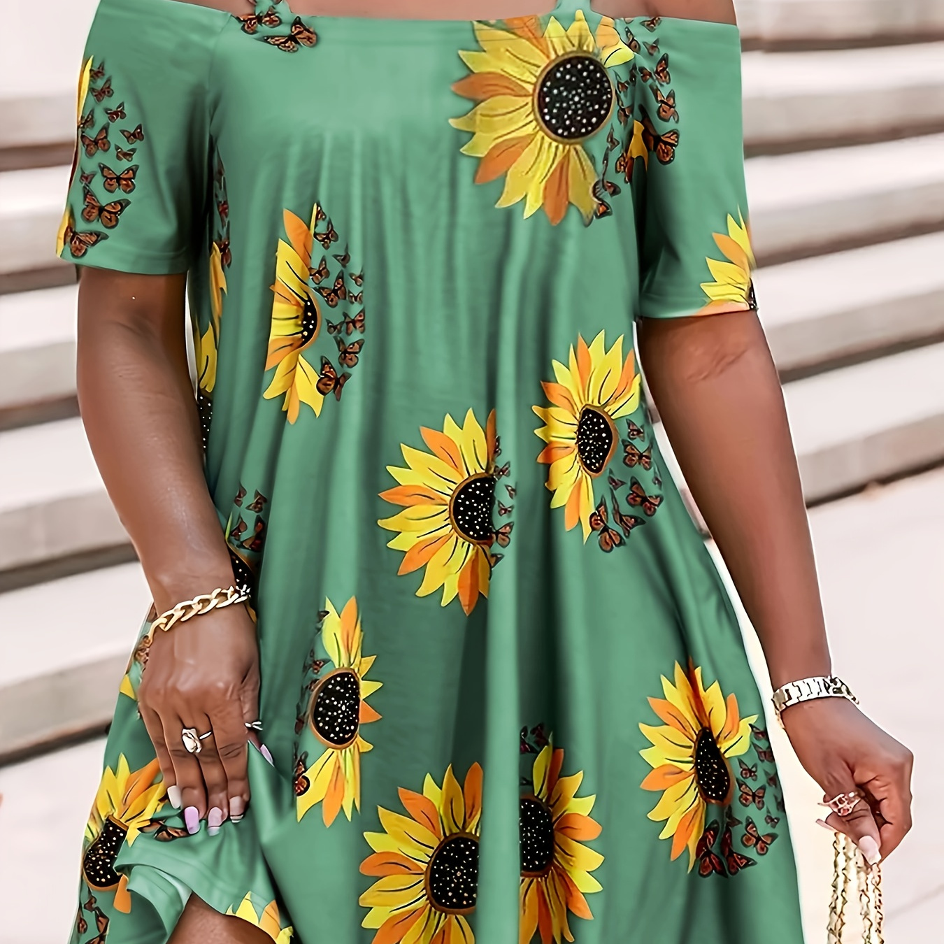 

Plus Size Sunflower Print Cold Shoulder Dress, Elegant Chain Detail Short Sleeve Dress For Spring & Summer, Women's Plus Size Clothing