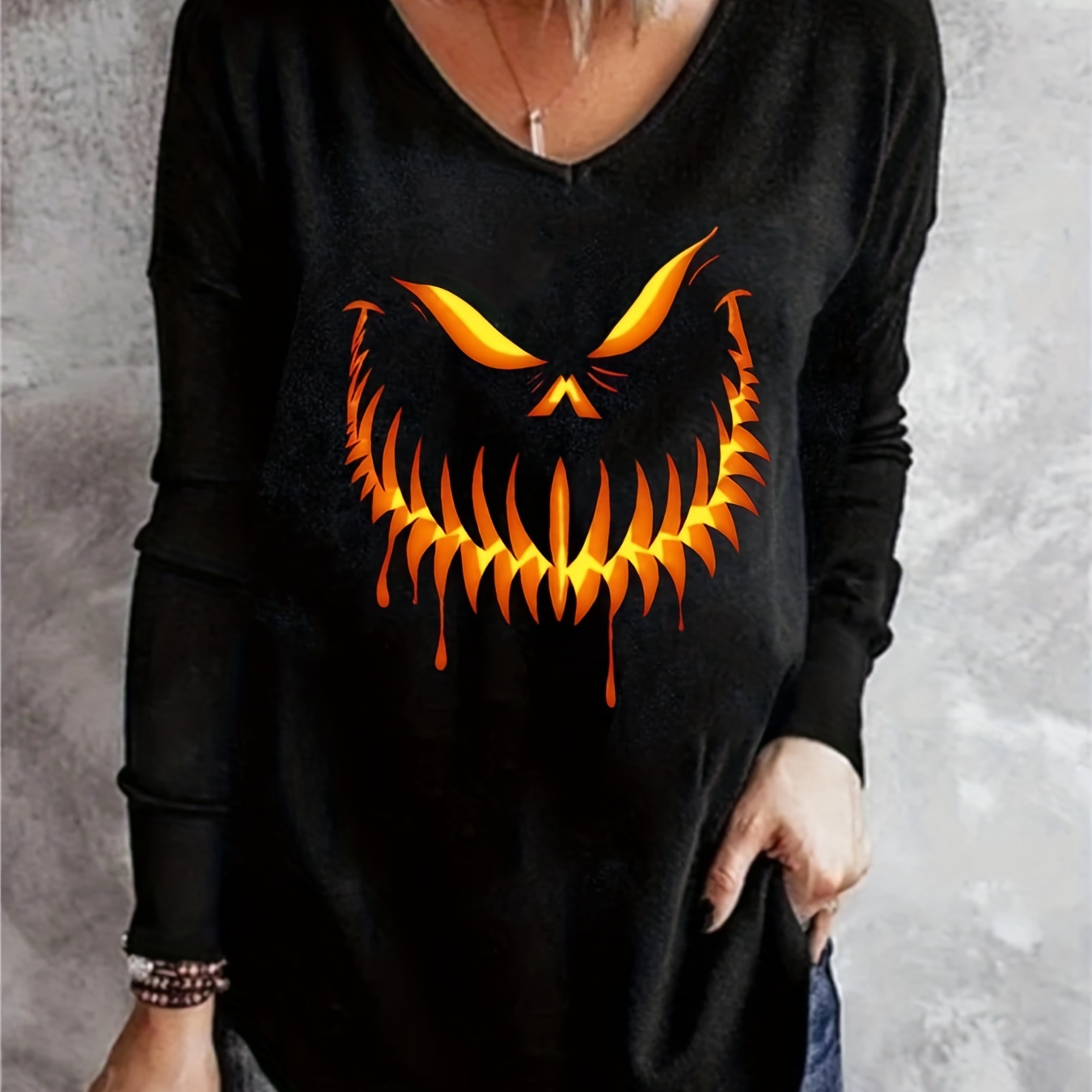 

Plus Size Halloween Casual Top, Women's Plus Graphic Print Long Sleeve V Neck Medium Stretch Tunic Top