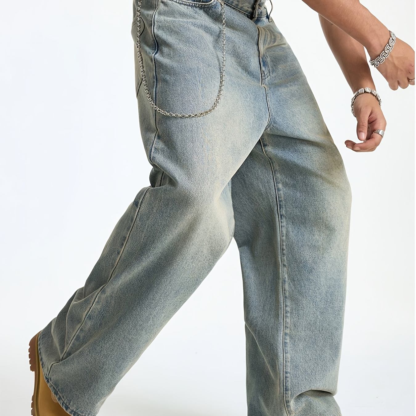 Men's Jeans Are Loose-Fitting