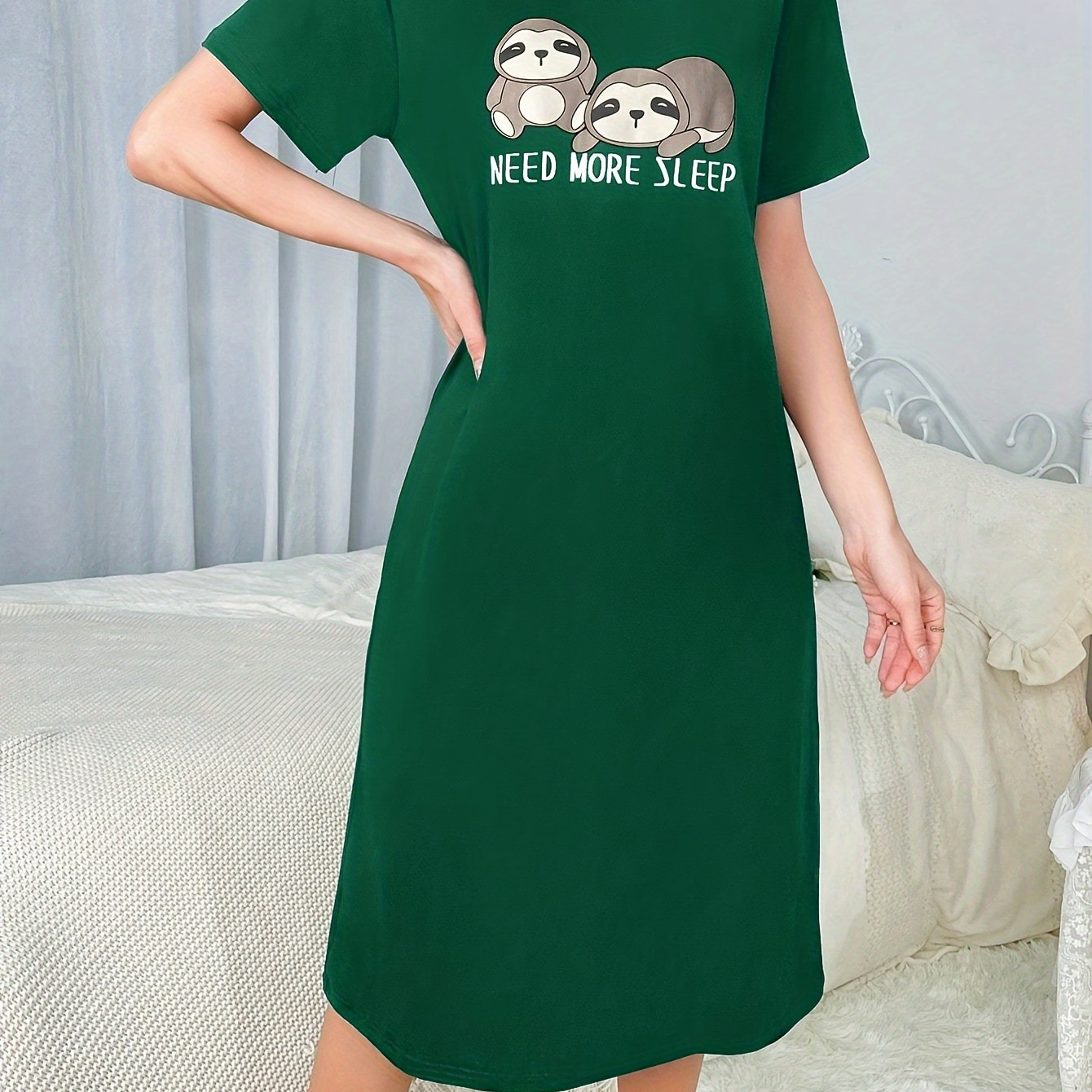 

Chemise de nuit imprimée avec un joli paresseux et un slogan, robe tee-shirt décontractée à manches courtes et col rond, vêtements de nuit pour femmes