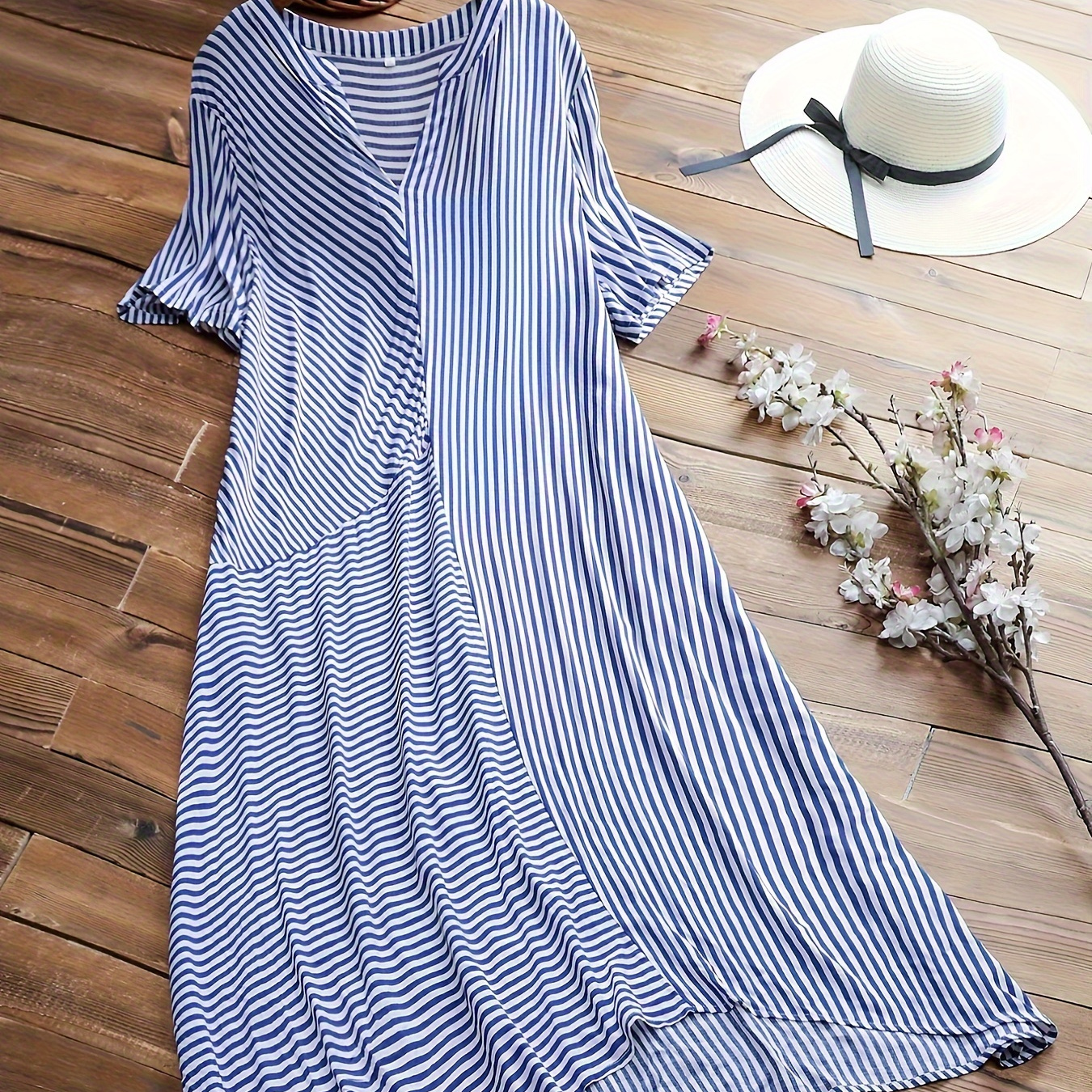 

Plus Size Casual Dress, Women's Plus Stripe Print Short Sleeve Notched Neck Summer Dress
