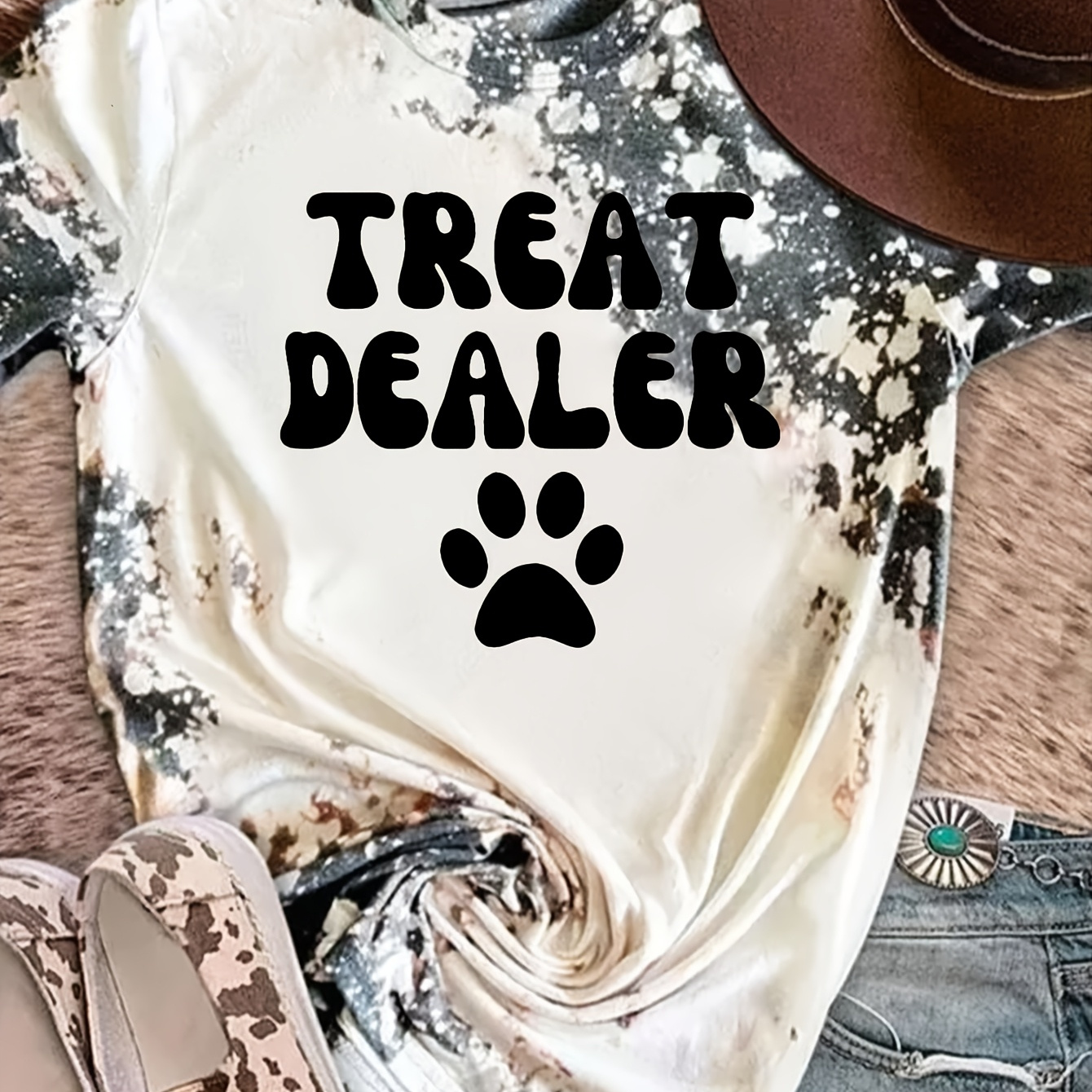 

1pc Women's Casual Crew Neck T-shirt With "treat " Print And Paw Design, 95% Polyester 5% Spandex Knit Fabric, Fashion Top