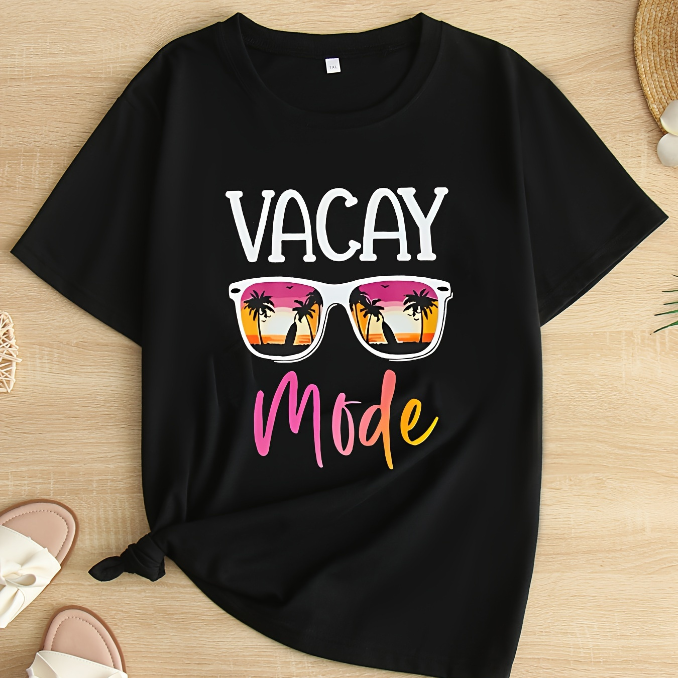 

Plus Size Graphic Print T-shirt, Casual Crew Neck Short Sleeve Top For Spring & Summer, Women's Plus Size Clothing