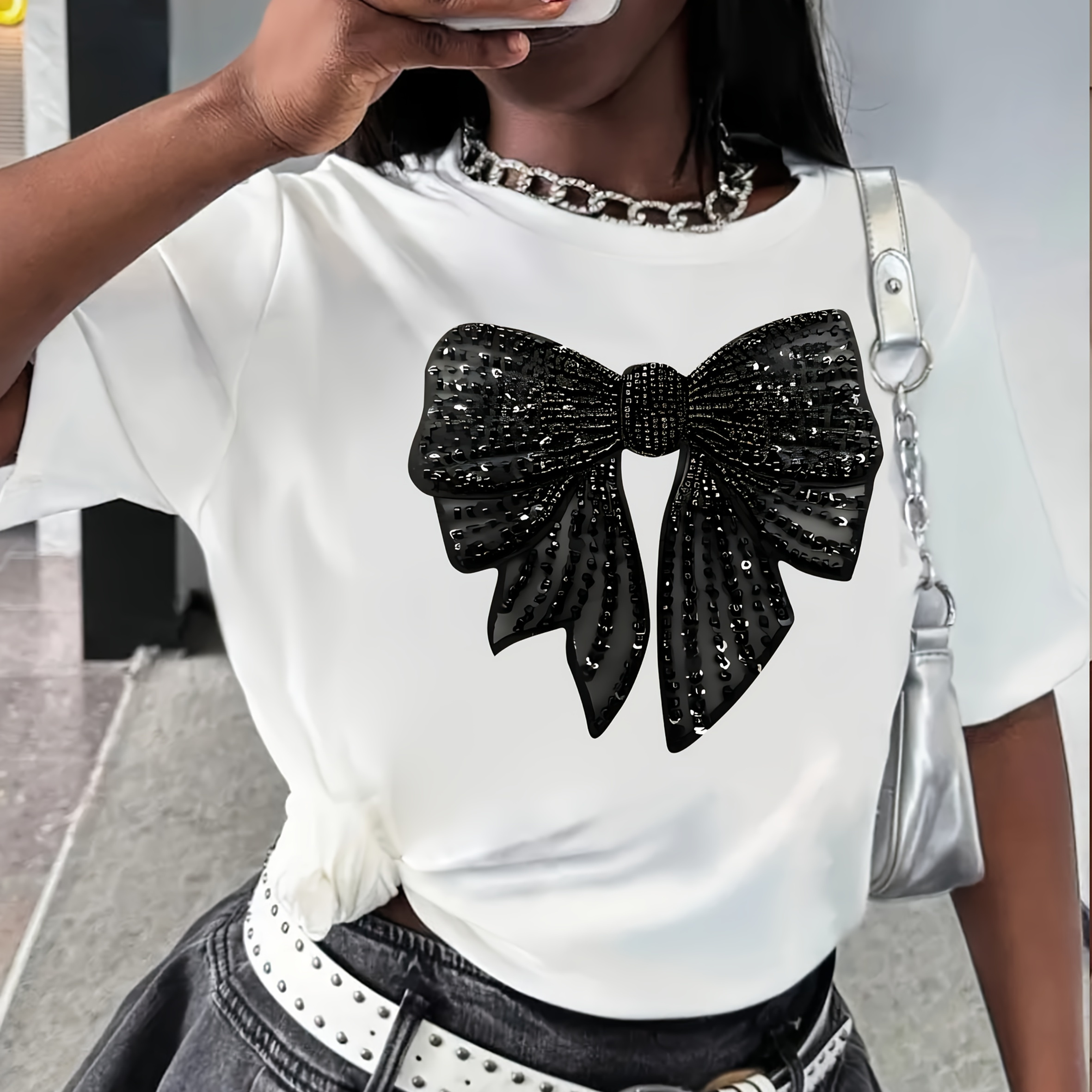 

-themed Round-neck T-shirt With A Bow Tie Print