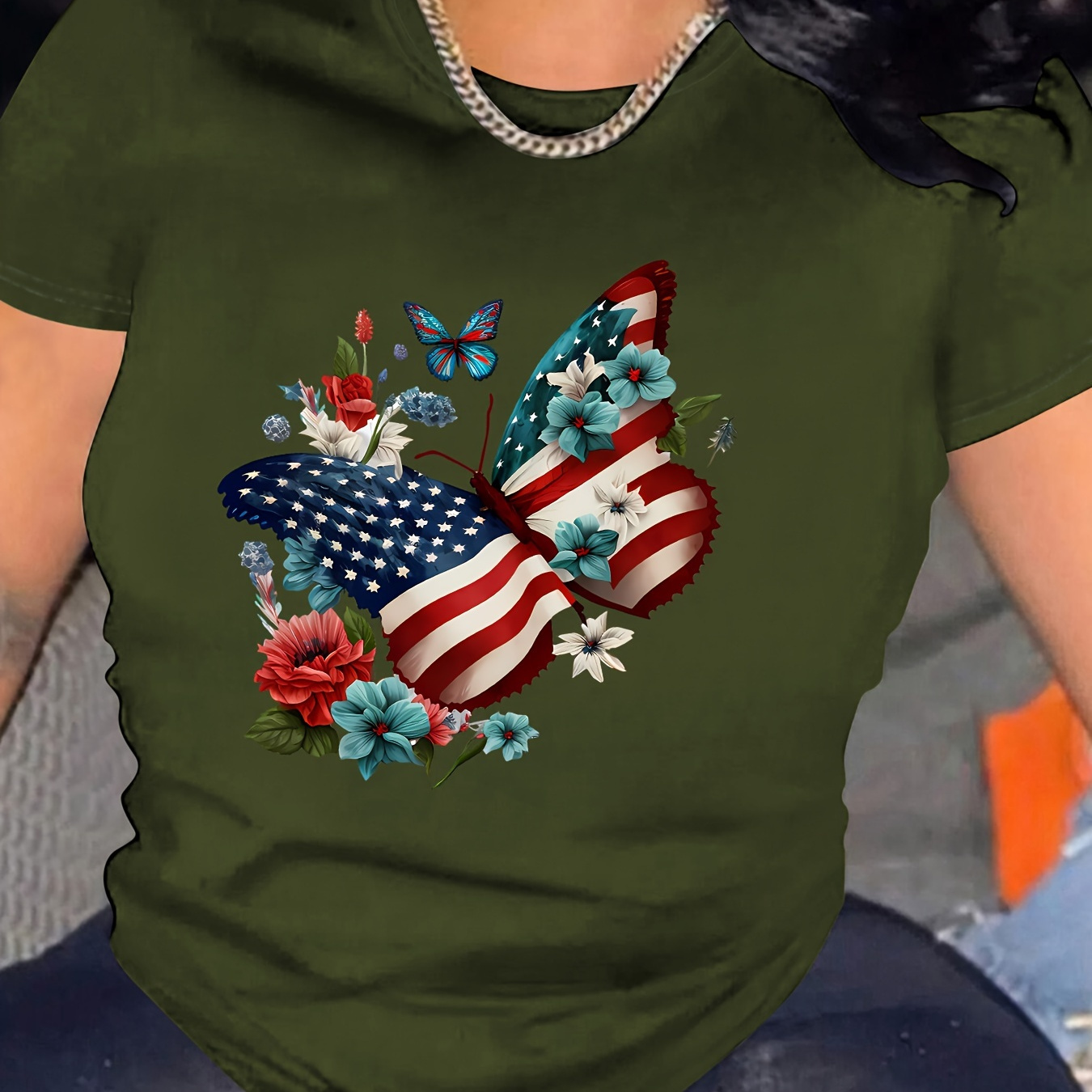 

Floral Flag Butterfly Print Comfy T-shirt, Round Neck Short Sleeve Sports Tee, Women's Activewear For Independence Day