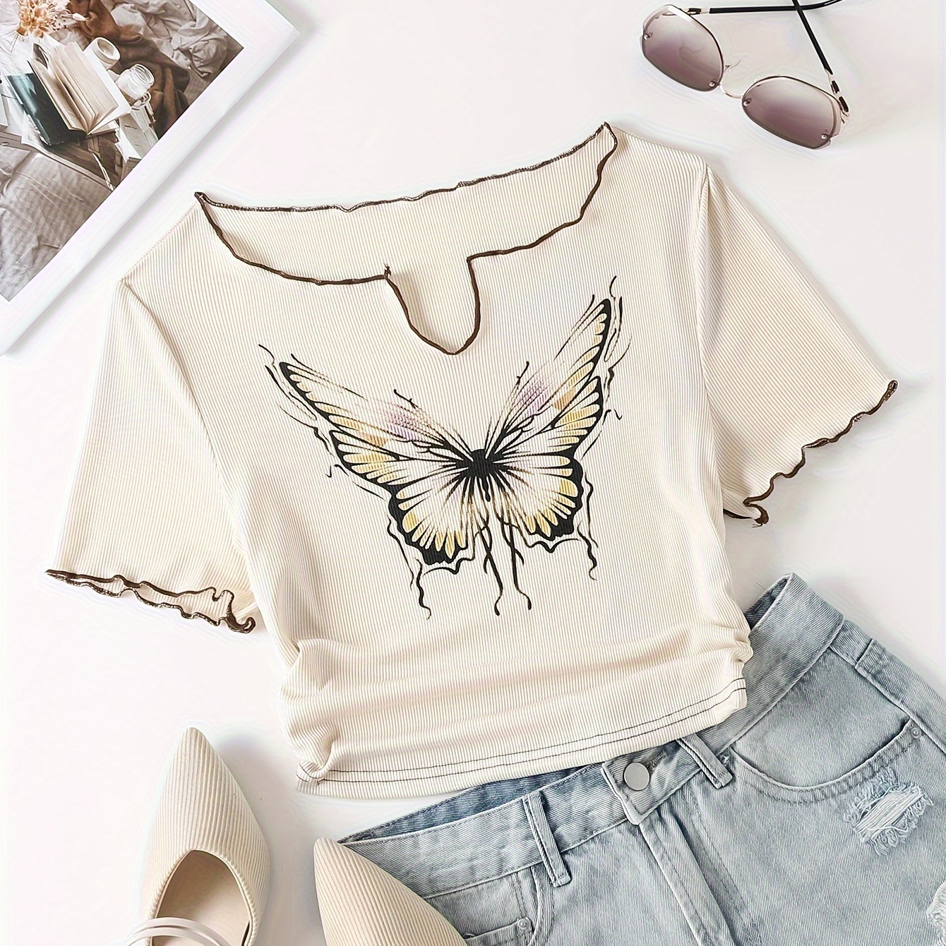 

Butterfly Print Notched Neck Crop T-shirt, Casual Short Sleeve Contrast Trim T-shirt For Spring & Summer, Women's Clothing