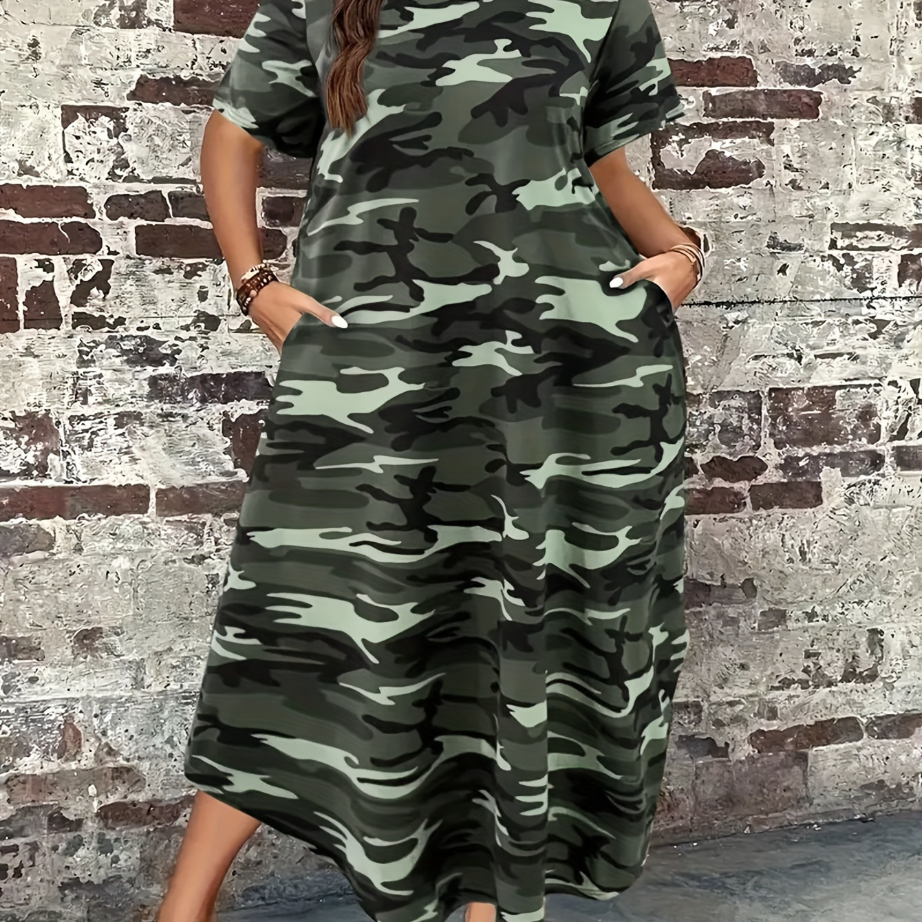 

Plus Size Camouflage Print Tee Dress, Casual Long Length Pocket Short Sleeve V Neck Dress For Spring & Summer, Women's Plus Size Clothing