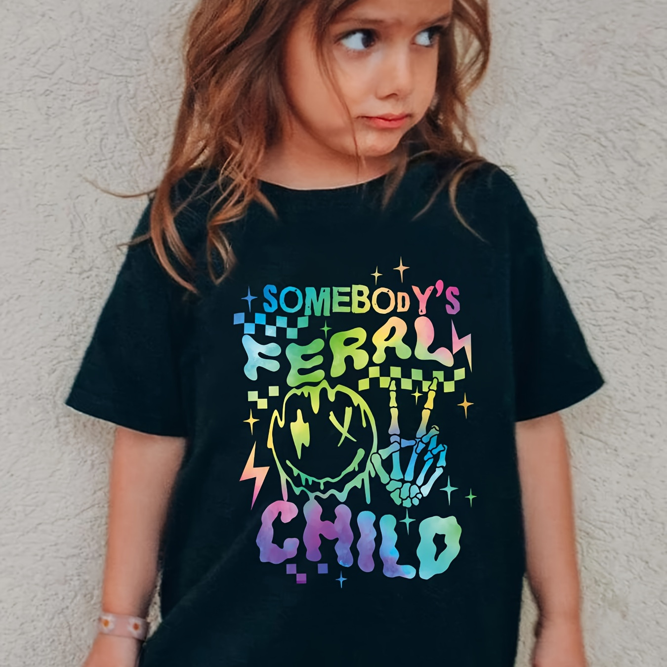 

Graffiti "somebody's Feral Child" And Skeletal Hands And Happy Face Graphic Print For Girls, Casual Crew Neck Short Sleeved T-shirt, Comfy Top Pullover For Spring And Summer For Exercise