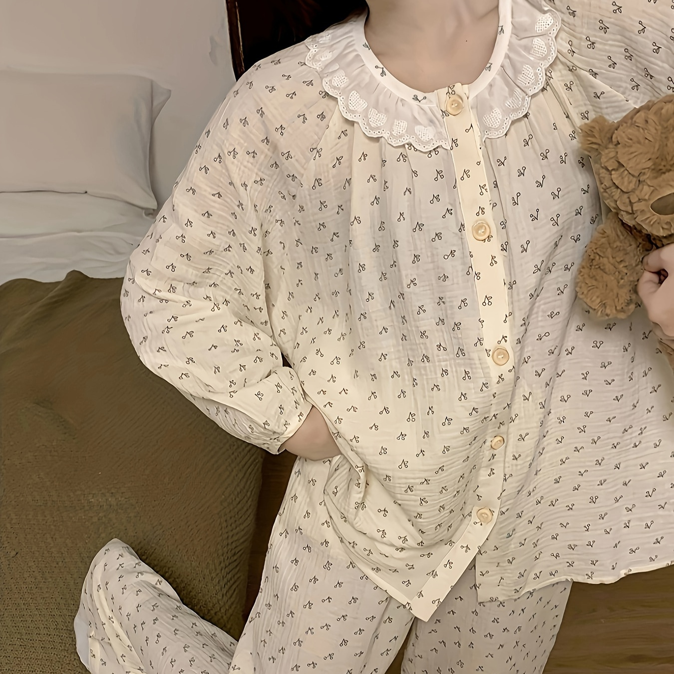 

All Over Print Pajama Set, Long Sleeve Crew Neck Buttons Top & Elastic Waistband Pants, Women's Sleepwear & Loungewear