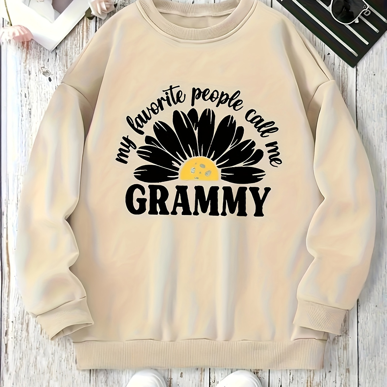 

Casual Crew Neck Sweatshirt With Floral Daisy ' People Grammy' Print - 100% Polyester Knit Fabric For Fall/winter Season