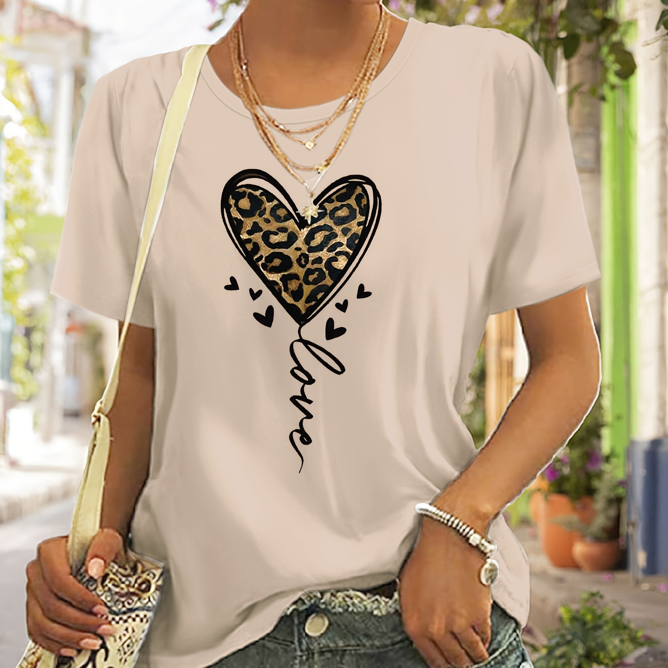 

Leopard Heart Graphic Print T-shirt, Short Sleeve Crew Neck Casual Top For Summer & Spring, Women's Clothing