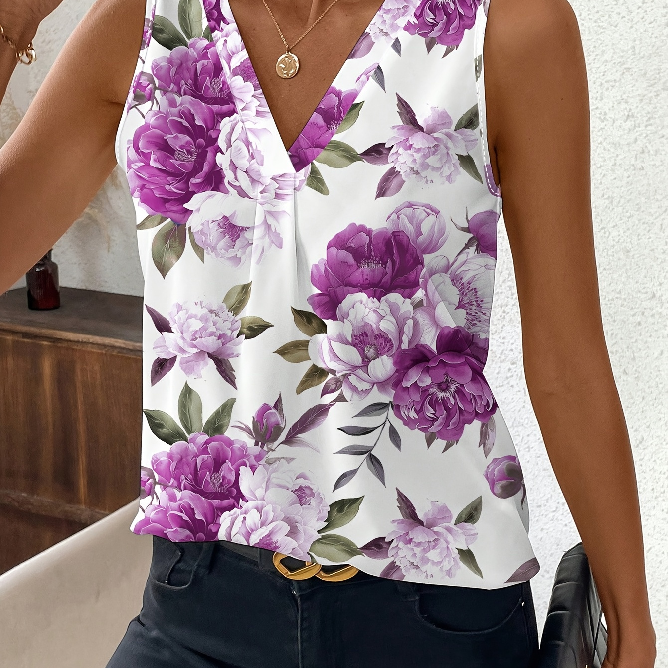 

Women's Floral Print V-neck Sleeveless Shirt