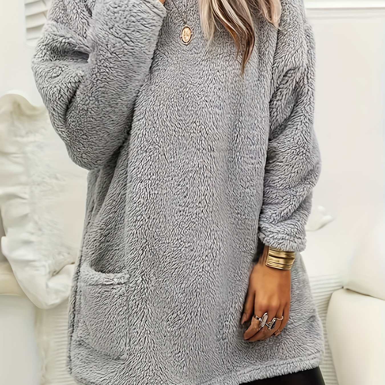 

Sweat-shirt basique grande taille, haut pull en polaire pelucheux à manches longues et col rond pour femmes avec poches