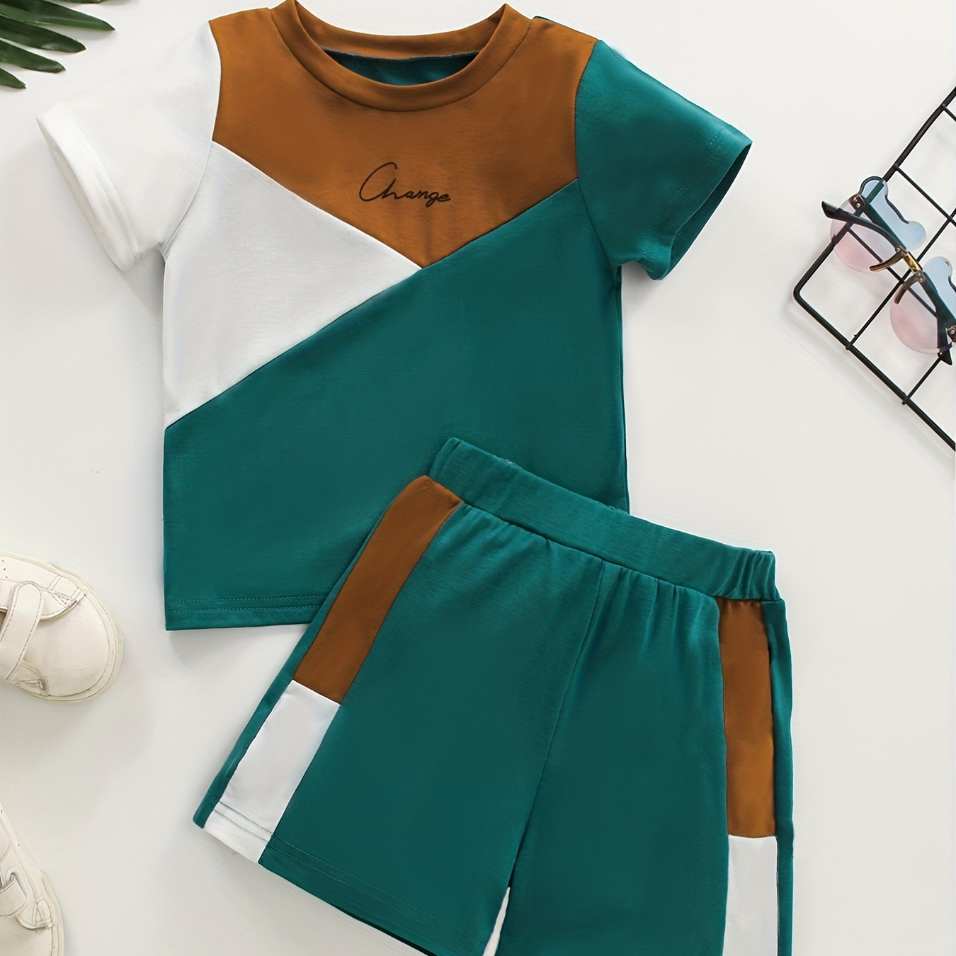 

Boys Two-piece Color Block Print Short Sleeve T-shirt & Elastic Waist Shorts Change Print Round Neck Top Casual Summer 2 Pcs Kids Clothes