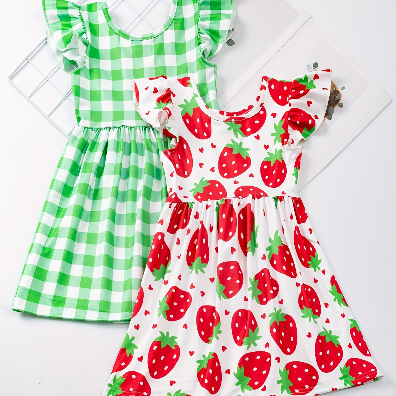 

2pcs Girls Sweet Plaid Flutter Trim Dress + Strawberry Graphic Dress Set Spring Summer Party Gift