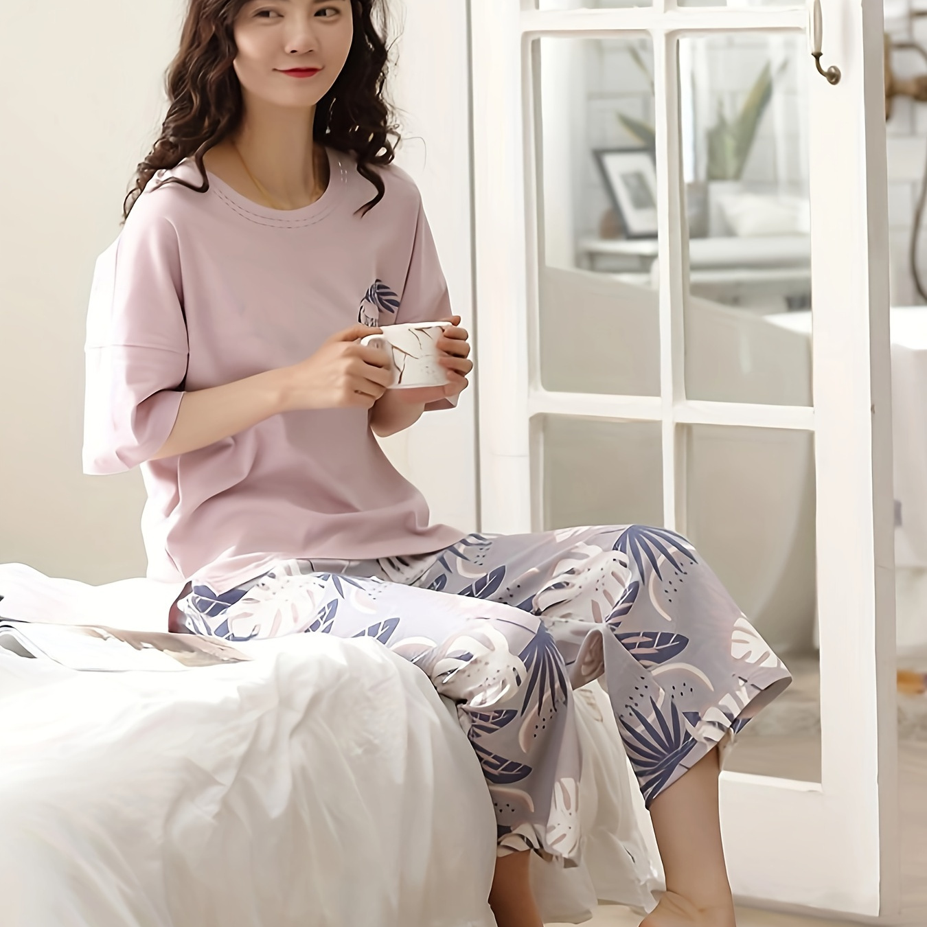 

Women's Short Sleeve T-shirt & Capri Pants Lounge Set, Comfort Summer Loungewear, Casual Style, Cozy Loungewear