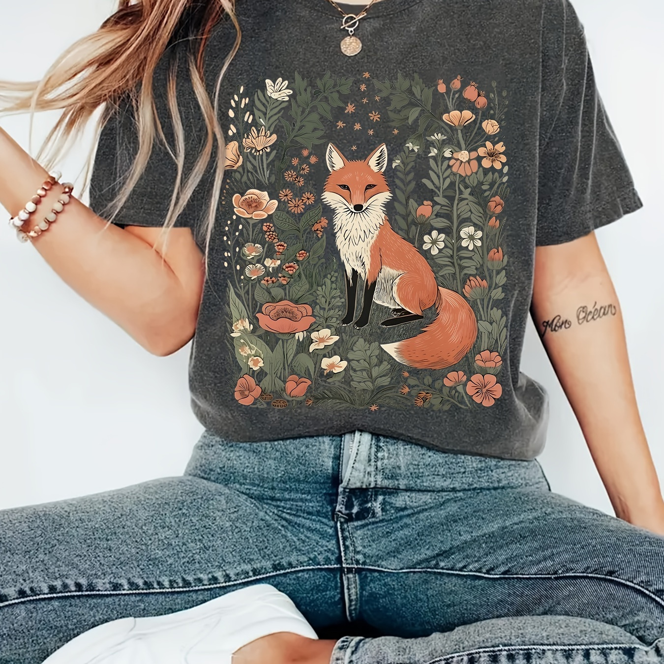 

Women's Casual Crew Neck T-shirt And Floral Print, 100% Polyester Knit Fabric, Regular Length, Animal Pattern Tee