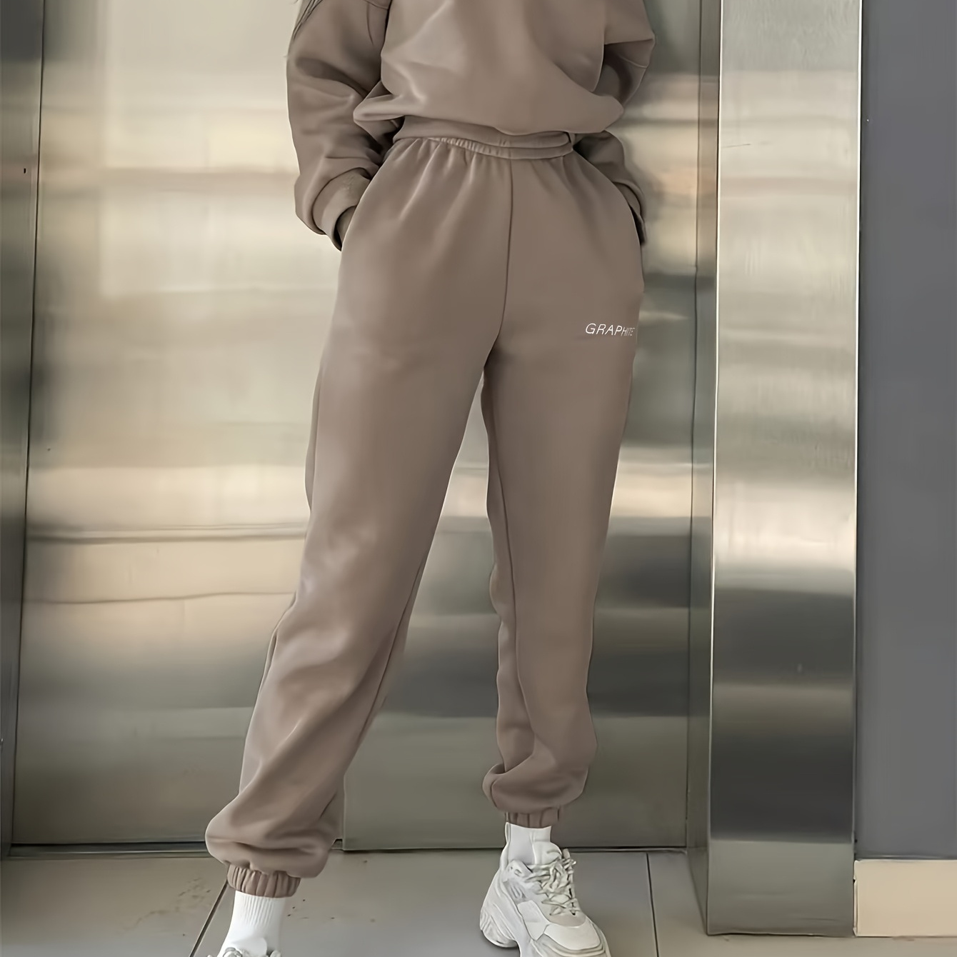 

Women'-piece Set For Spring And Autumn, Featuring A Long-sleeve Sweatshirt And Joggers, For Casual Sports With Pockets And Cuffs.