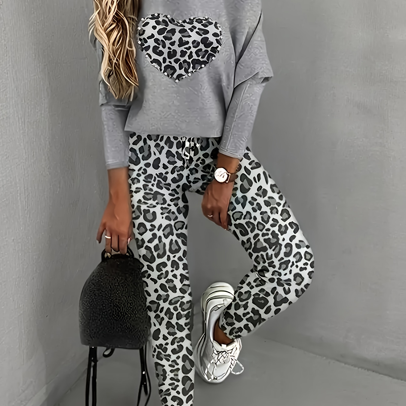 

Elegant Women'-piece Set: V-neck Long Sleeve Tee With Pearl Accents & Geometric Print Pants - Machine Washable