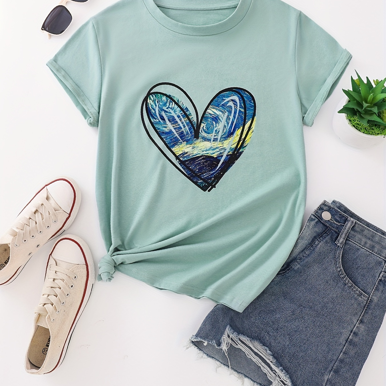

Heart Print Crew Neck T-shirt, Casual Short Sleeve Top For Spring & Summer, Women's Clothing