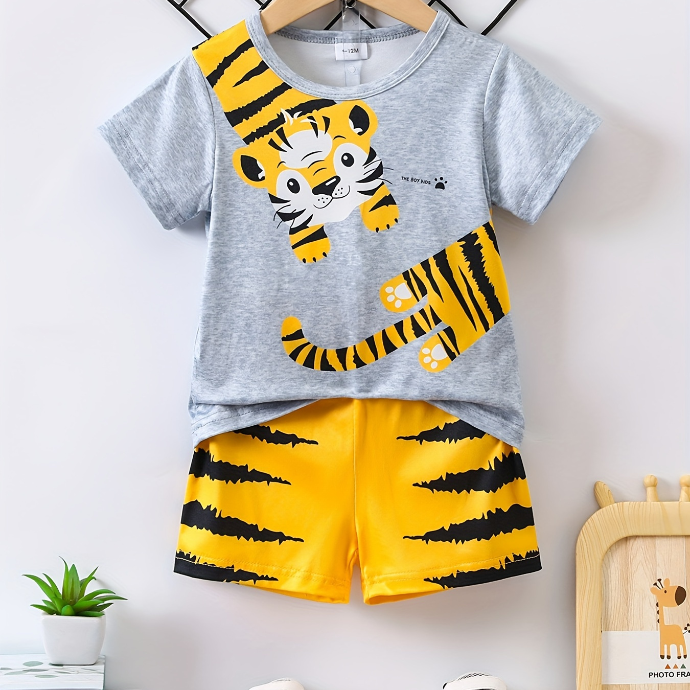 

Kids Cute Cartoon Tiger Print Outfit - Baby Boy's T-shirt + Shorts 2pcs Set