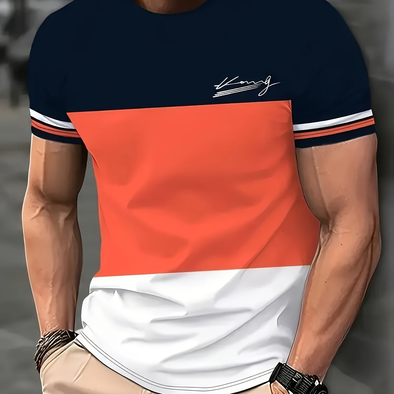 

Mode estivale classique pour hommes, T-shirt à col rond et manches courtes avec imprimé graffiti KING et motif à rayures color block, hauts de loisirs chics pour vêtements d'extérieur quotidiens