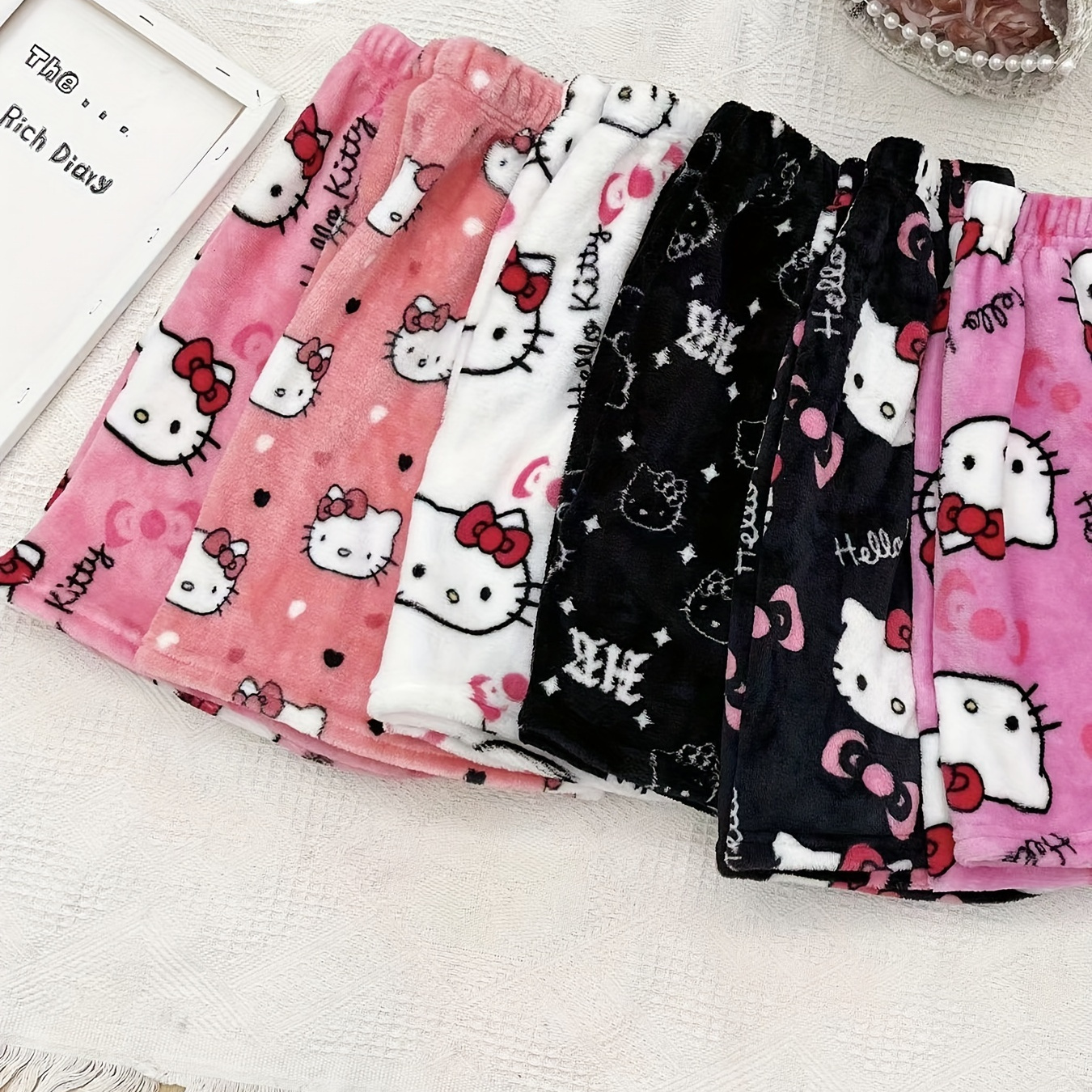 

Sanrio Hello Kitty Plush Loungewear Shorts, Elastic Waistband, Casual Fashionable Shorts, Cozy Gift For Fall & Winter