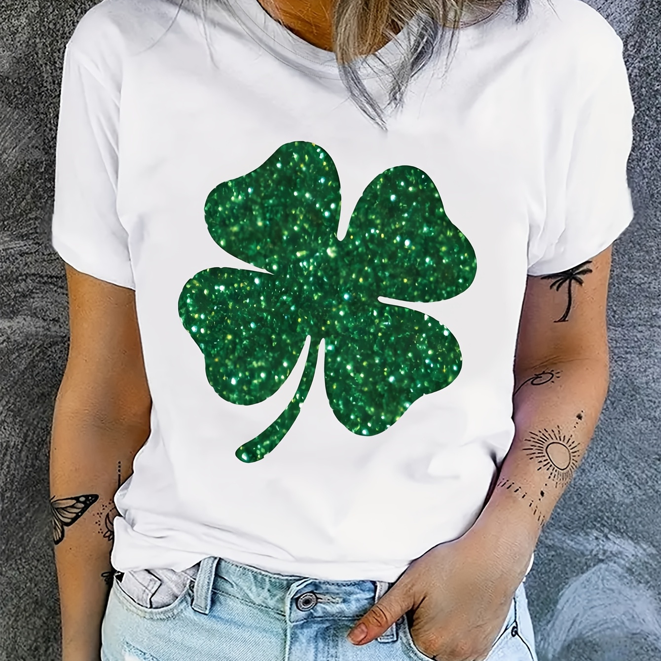 

's Day Glitter Clover Print T-shirt, Casual Crew Neck Polyester Knit Top, Fashionable Short Sleeve Tee For Women