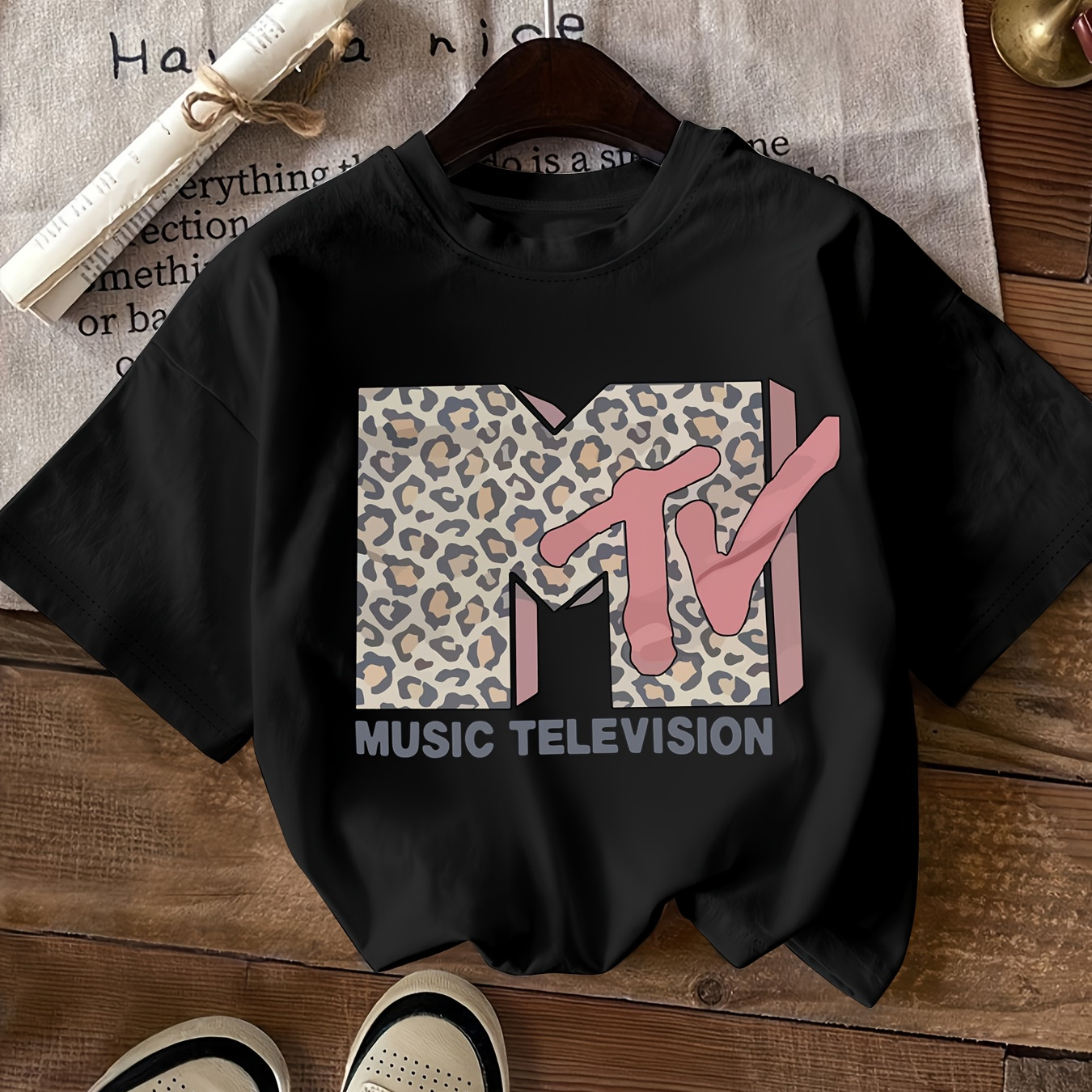 

1pc Women's Plus Size Casual T-shirt With Mtv Music Television Leopard Print, Polyester Knit Fabric, Crew Neck, Stretch, Top