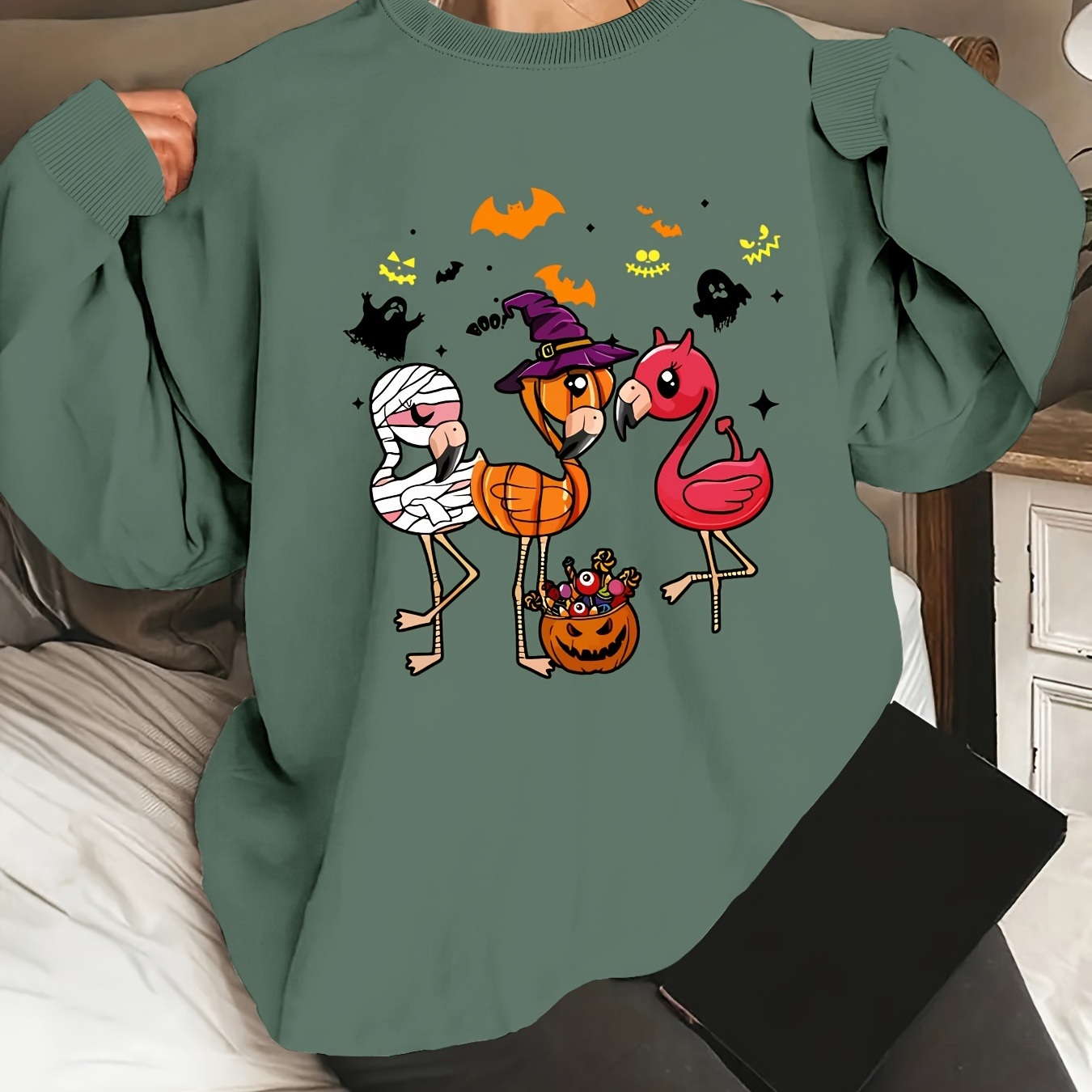 

Plus Size Halloween Flamingo Print Sweatshirt, Casual Crew Neck Long Sleeve Sweatshirt For Fall & Spring, Women's Plus Size Clothing