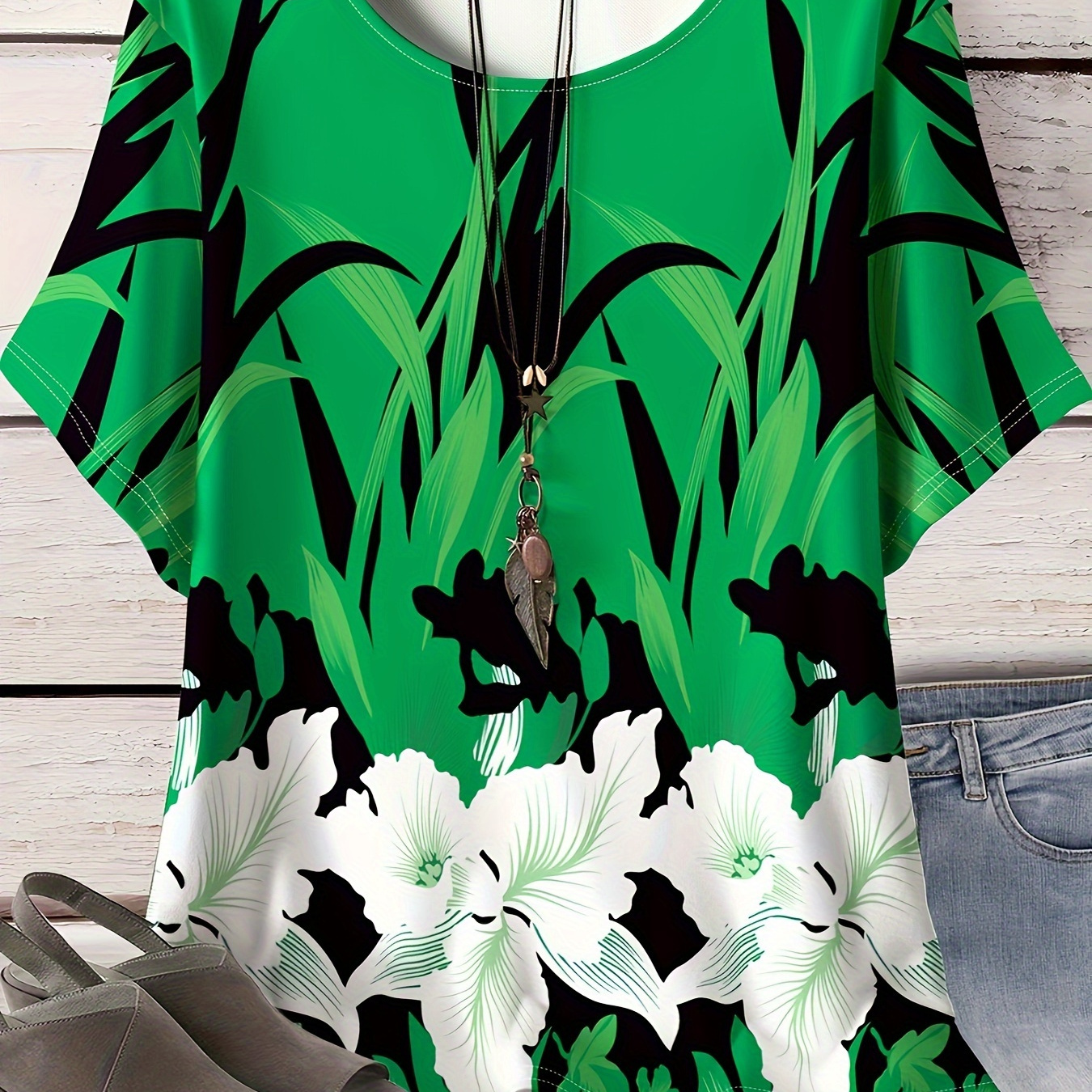 

Plus Size Floral Print T-shirt, Casual Short Sleeve Crew Neck Top For Spring & Summer, Women's Plus Size Clothing