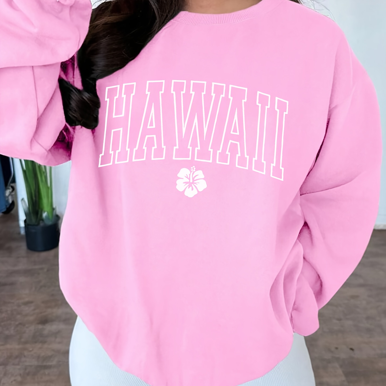 

Festive Pink Women's Sweatshirt With 'hawaii' Lettering And Floral Embroidery - Fall/