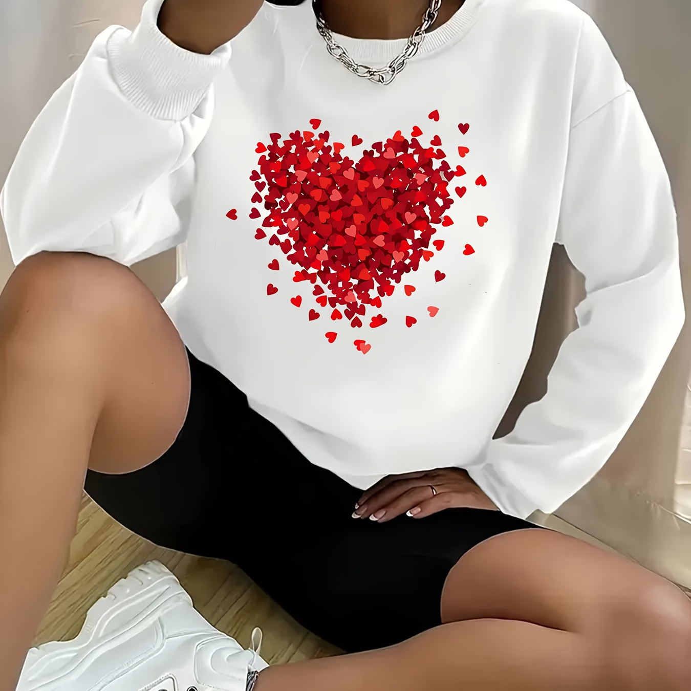 

Cozy Fleece-lined Heart Print Sweatshirt For Women - Casual Crew Neck Winter Top, Machine Washable