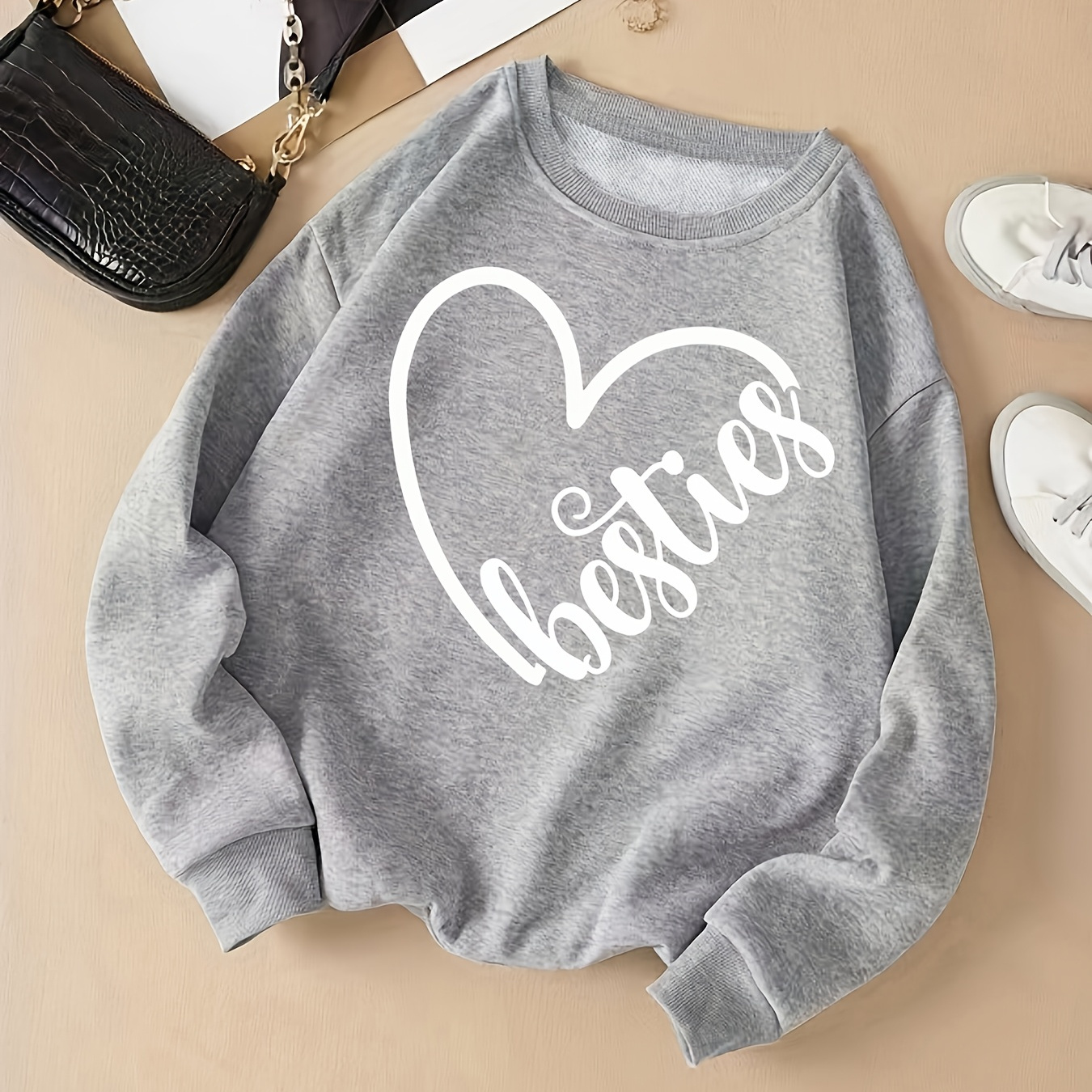 

Casual Stylish Heart-patterned Lightweight Round-neck Sweatshirt For Women, Fashionable And Comfortable With Long Sleeves.