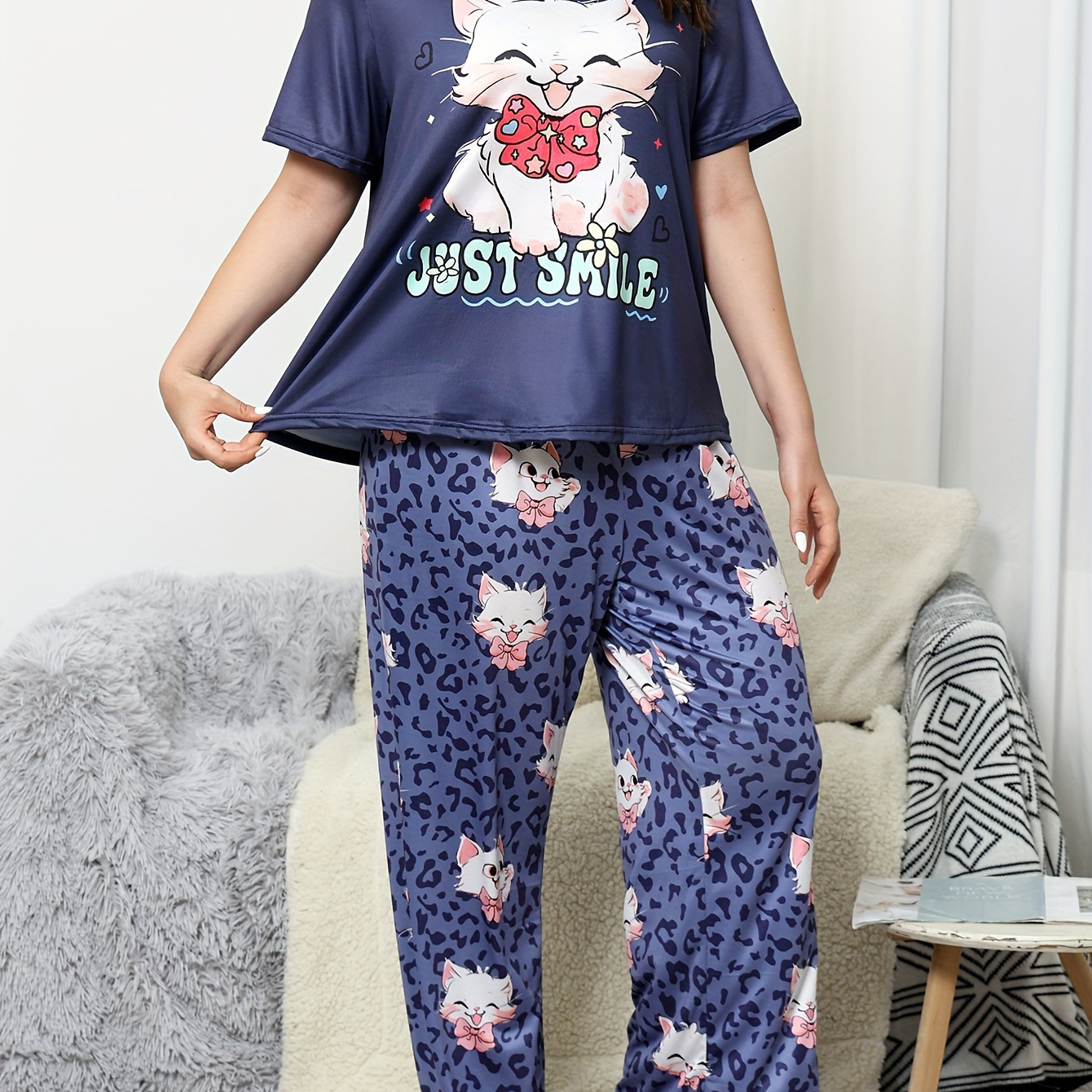 

Women's Plus Cute Pajamas Set, Plus Size Cartoon Cat & Leopard Print Short Sleeve Top & Pants Lounge 2 Piece Set