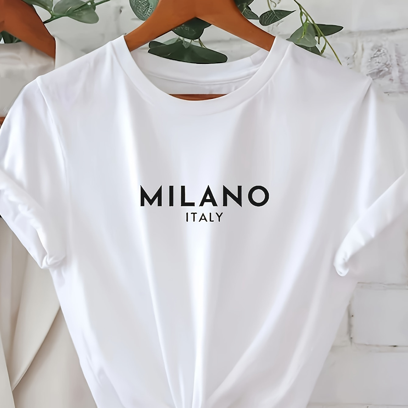 

T-shirt Imprimé Lettre Milano, Haut Décontracté À Manches Courtes Et Col Rond Pour Le Printemps Et L'été, Vêtements Pour Femmes