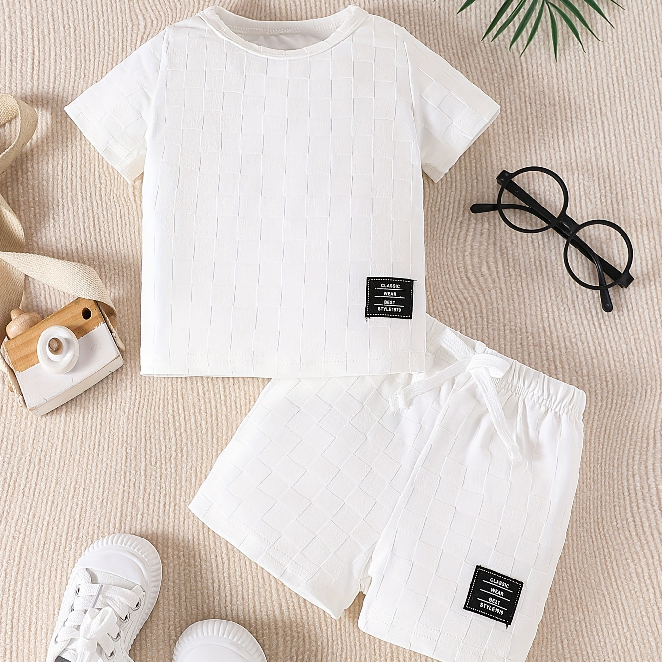 

2-piece Baby Unisex White Set, Casual Textured Checkered Fabric, White T-shirt And Shorts Outfit For Boys And Girls