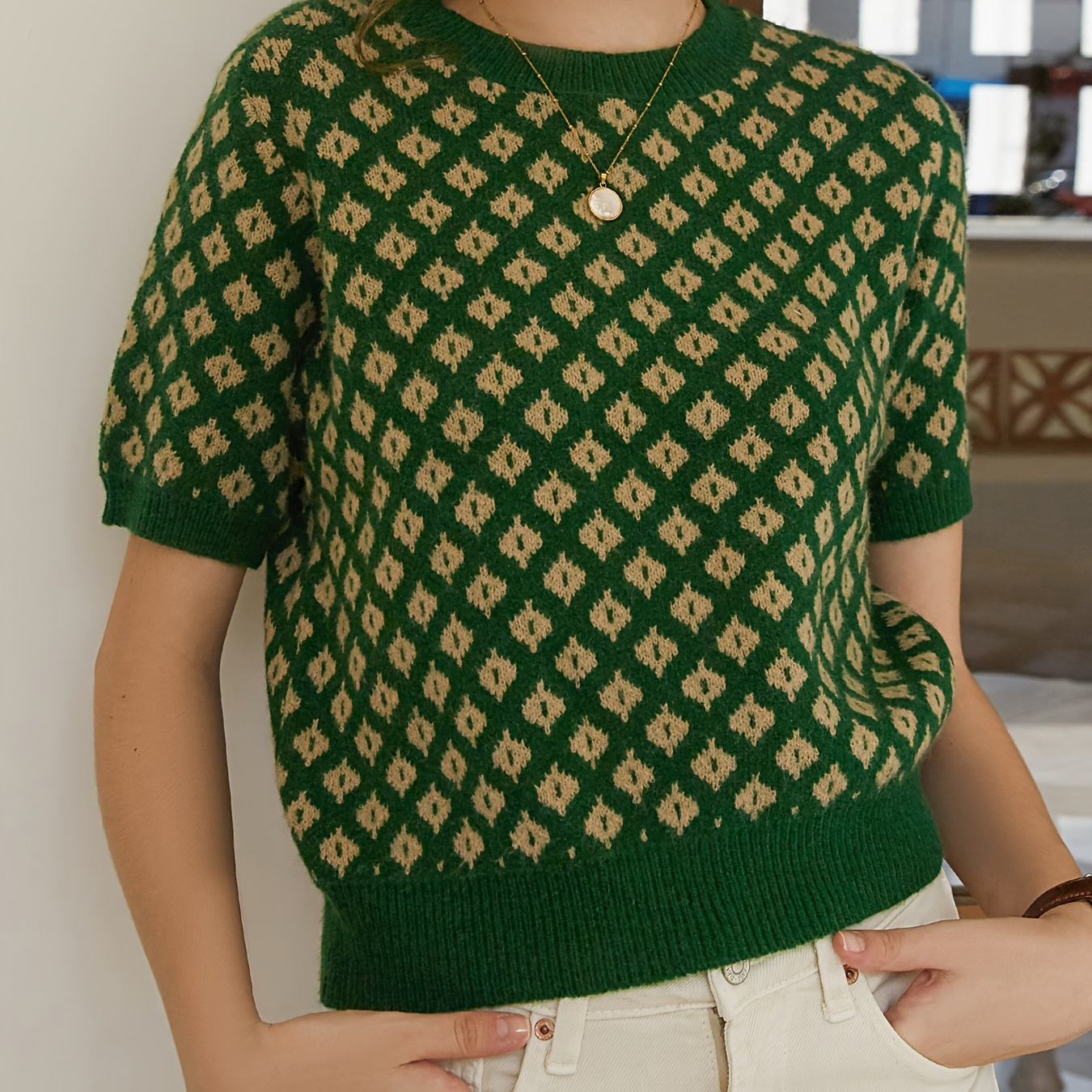 

Women's Short-sleeve Round-neck T-shirt With A Floral Pattern, Knitted In A French Style, Suitable For Commuting And Autumn, Featuring A Loose Fit With Contrasting Colors.